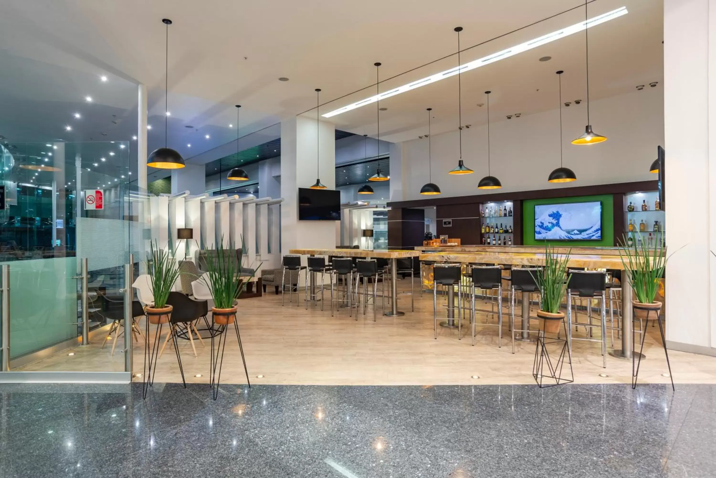 Lounge or bar in Holiday Inn Mexico City-Plaza Universidad, an IHG Hotel