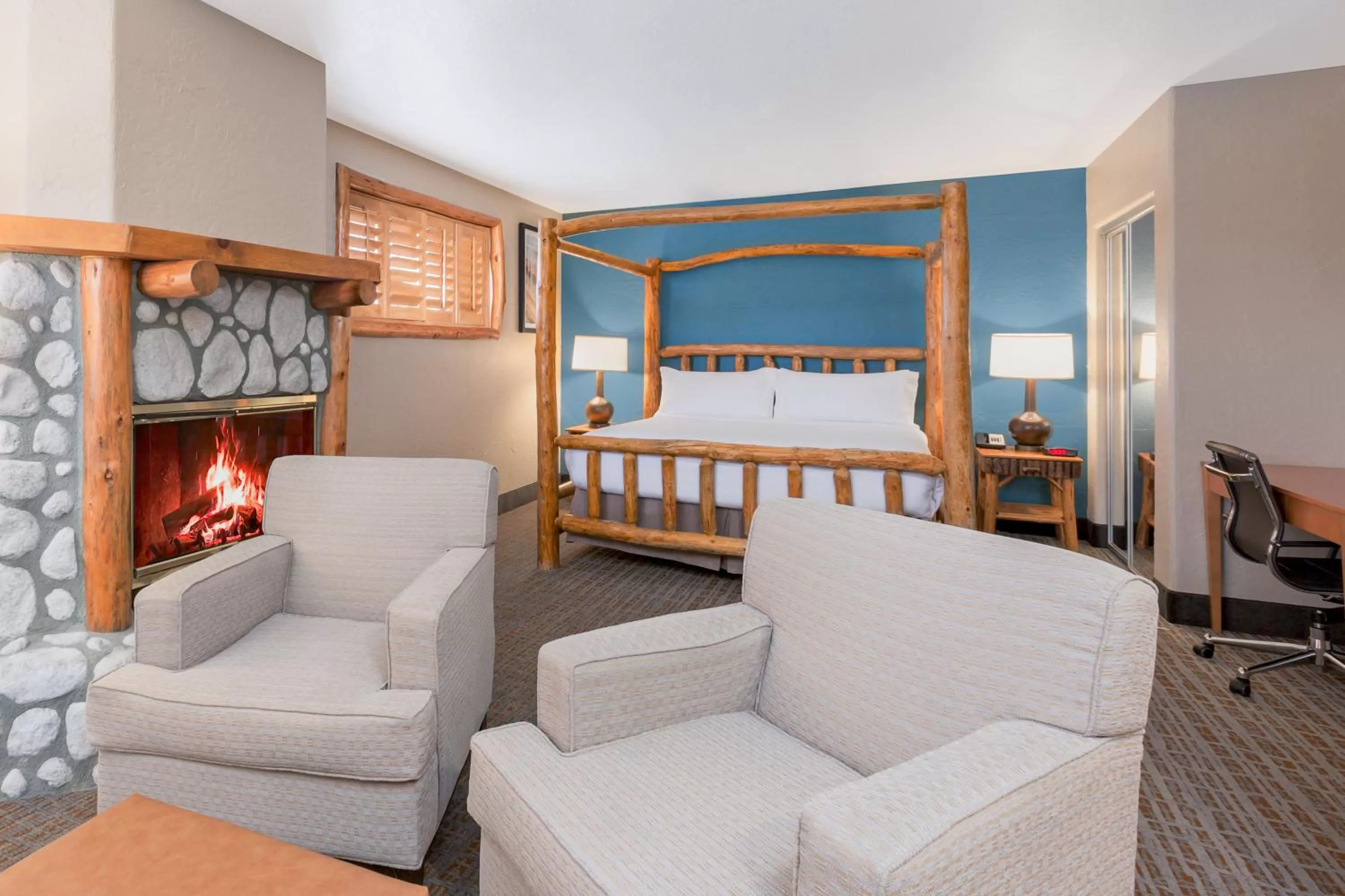 Photo of the whole room, Bed in Holiday Inn Resort The Lodge at Big Bear Lake by IHG