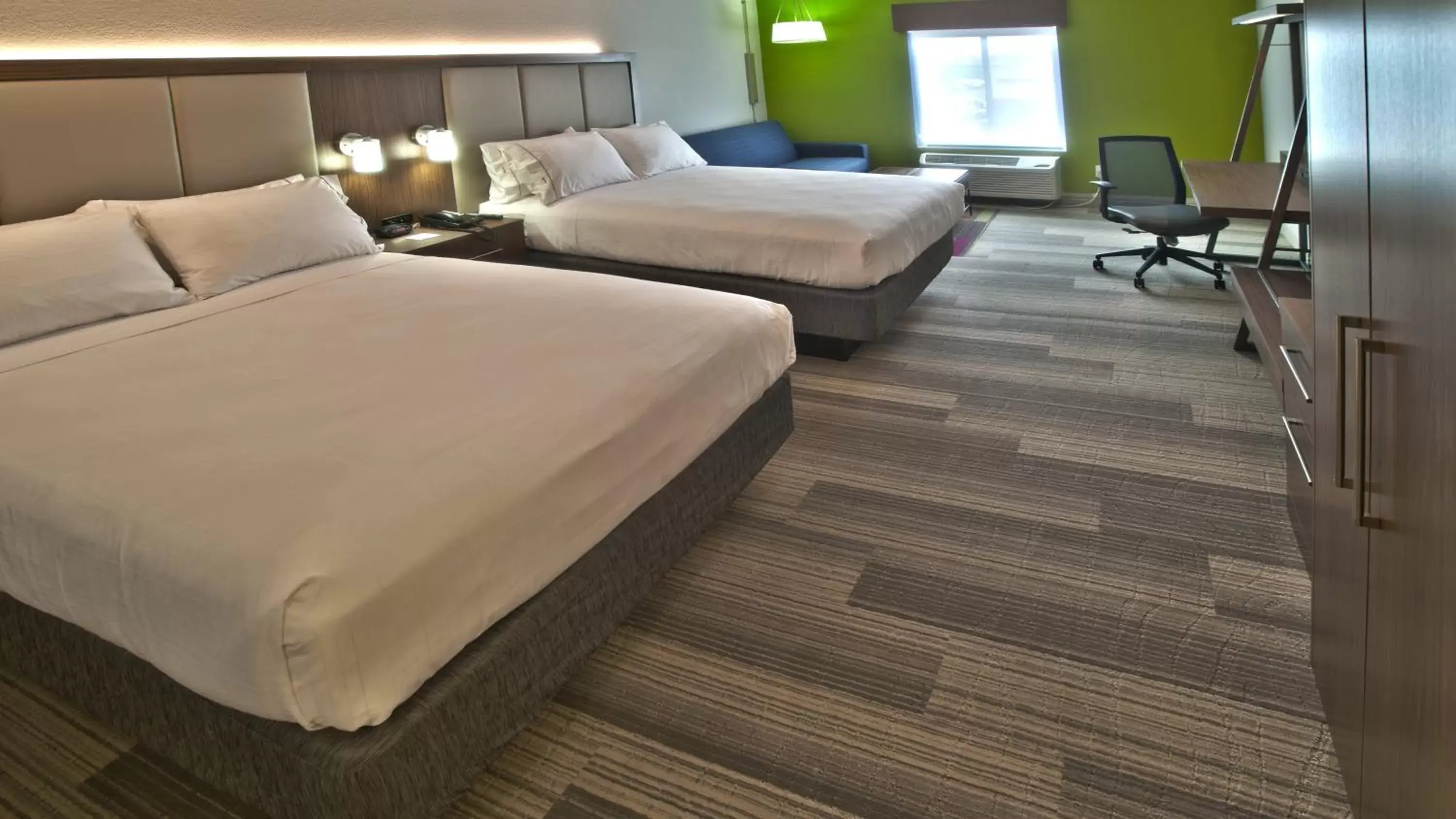 Photo of the whole room, Bed in Holiday Inn Express & Suites Evansville North, an IHG Hotel