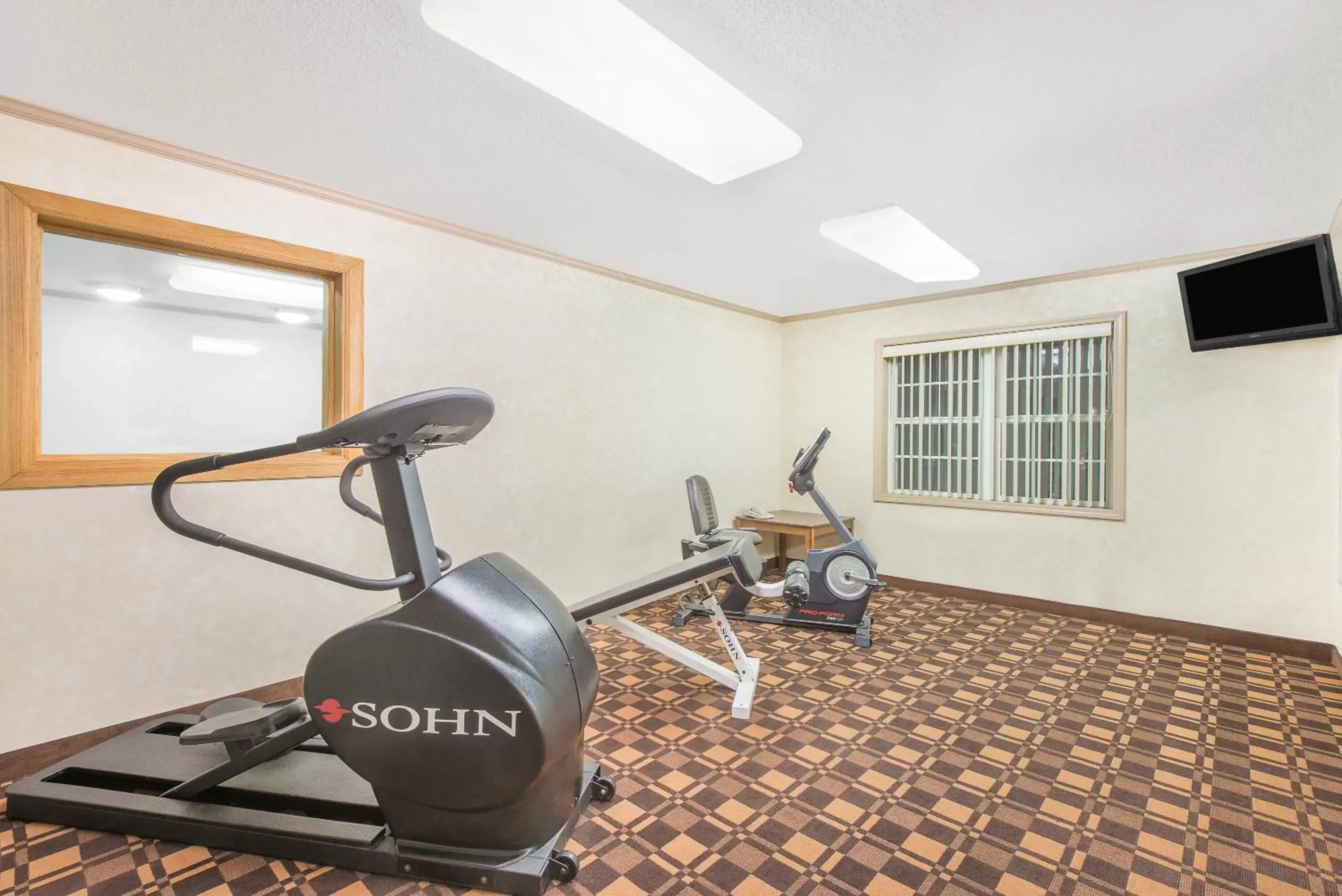 Fitness centre/facilities, Fitness Center/Facilities in Super 8 by Wyndham Maumee Perrysburg Toledo Area