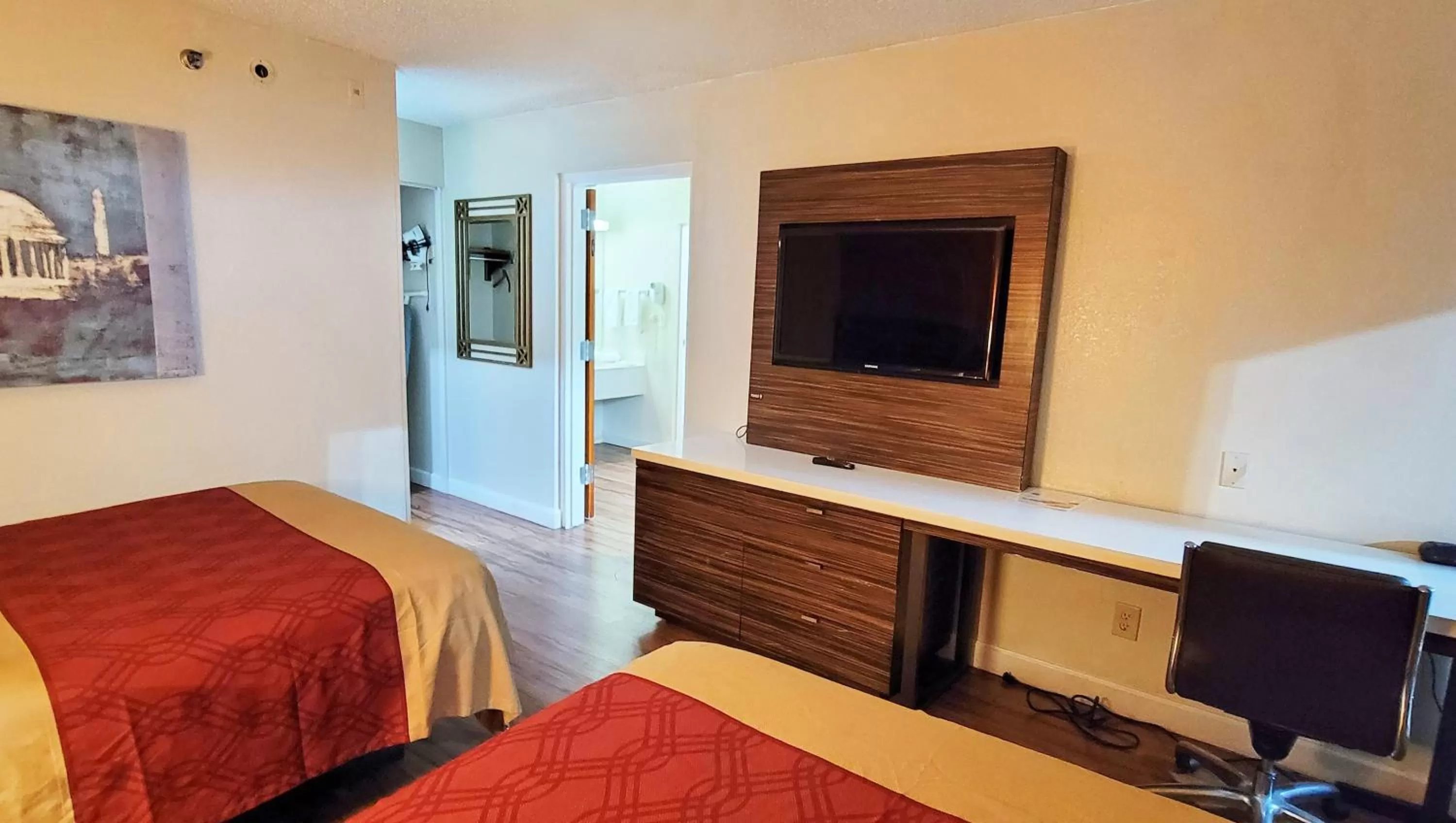 Photo of the whole room, Bed in Studios & Suites 4 Less Charlotte