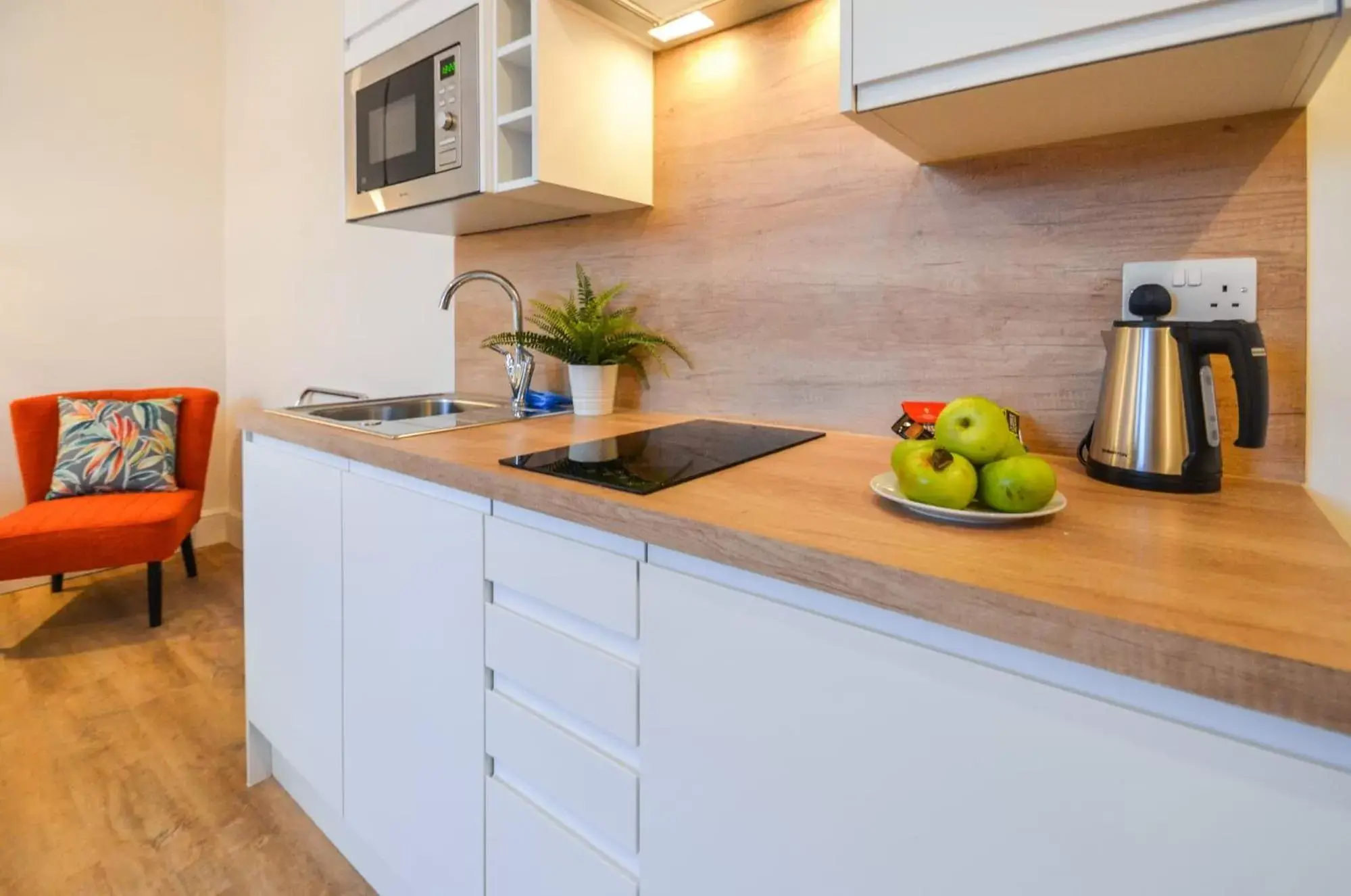 Kitchen or kitchenette, Kitchen/Kitchenette in The Birchover Residences Trent Bridge