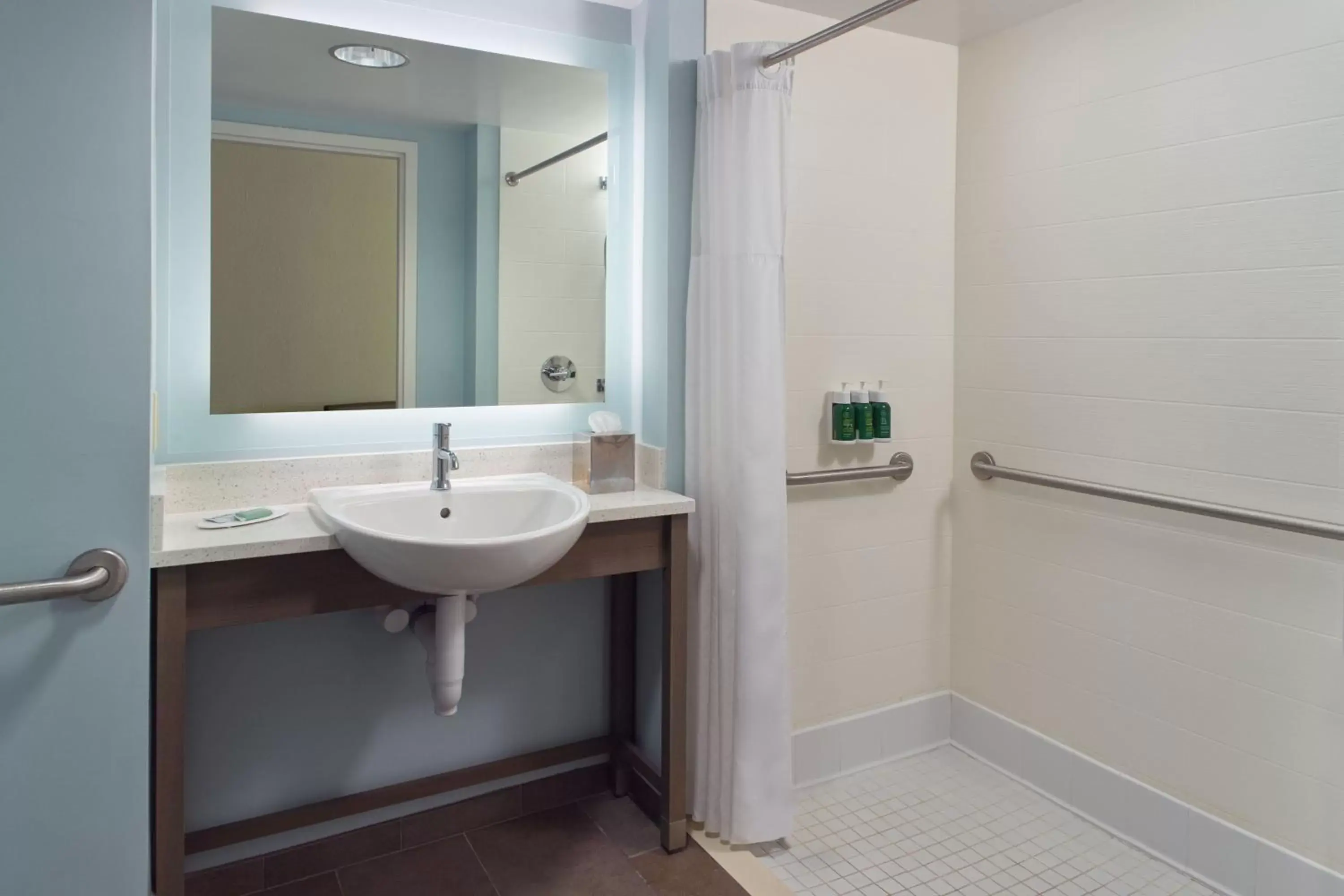 Bathroom in SpringHill Suites by Marriott Pensacola Beach