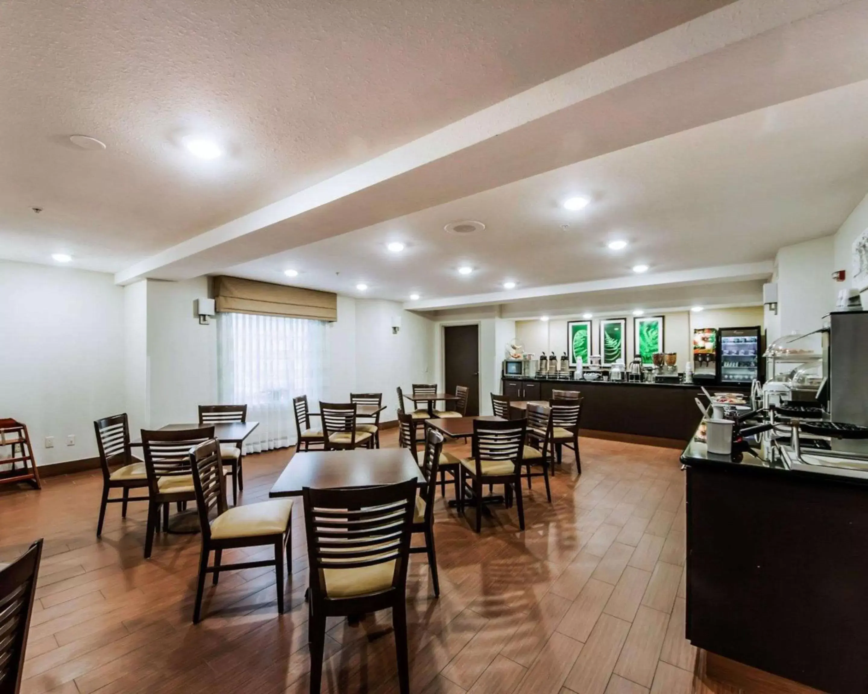 Restaurant/Places to Eat in Sleep Inn & Suites Guthrie - Edmond North