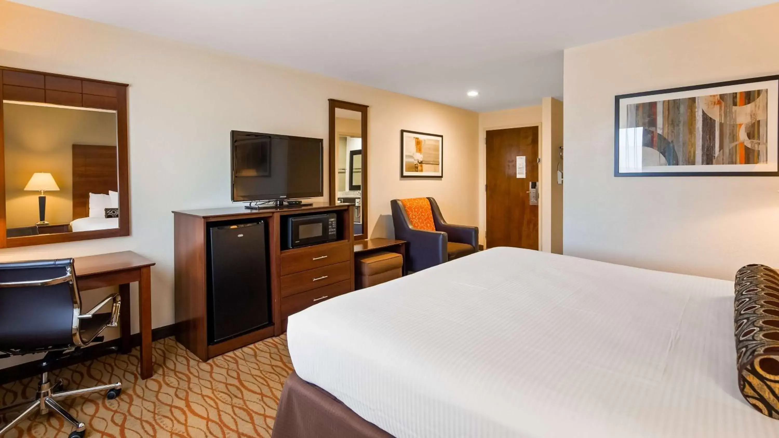 Photo of the whole room, Bed in Best Western Dayton