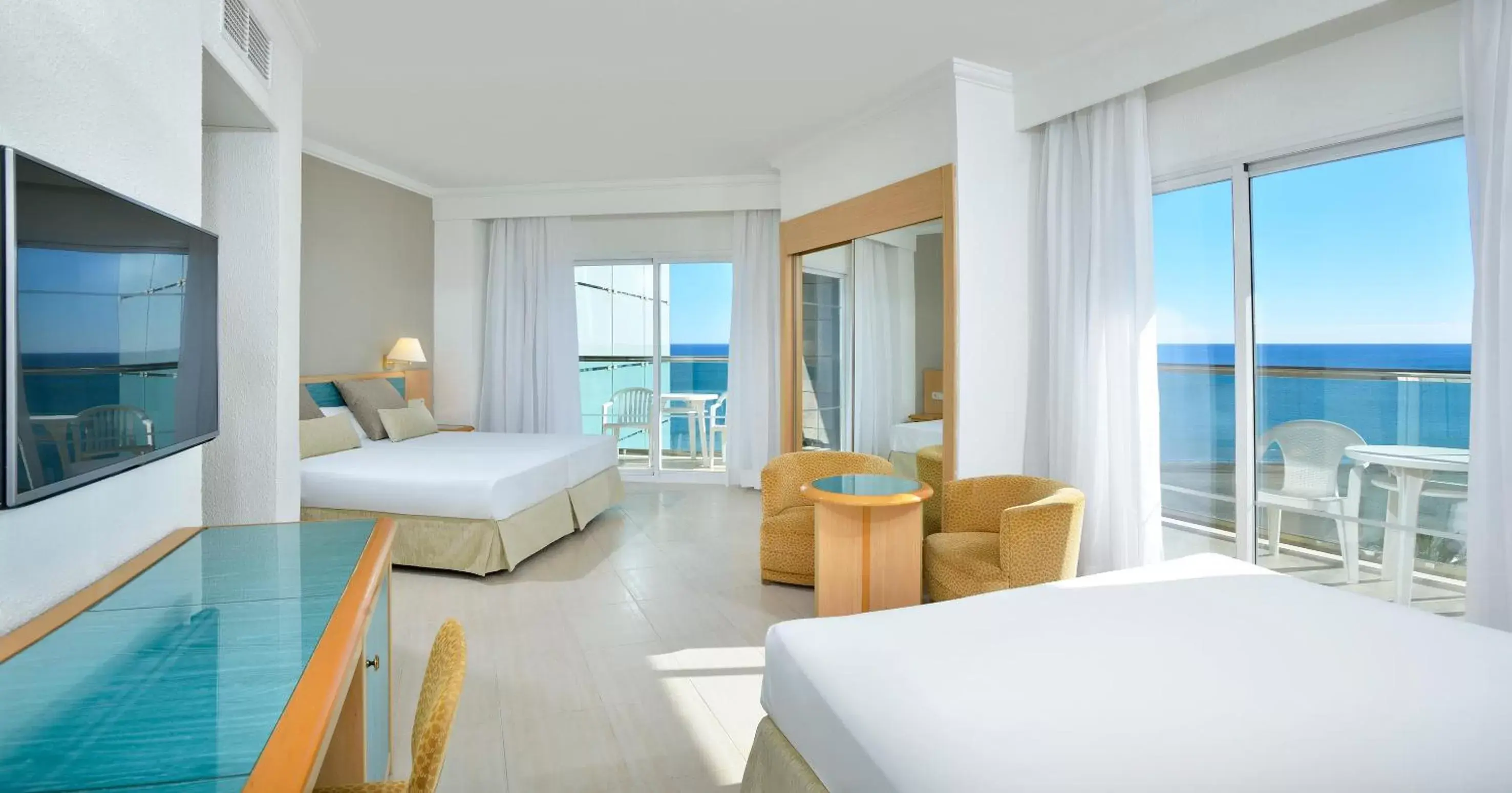 Photo of the whole room, Sea View in Sol Principe