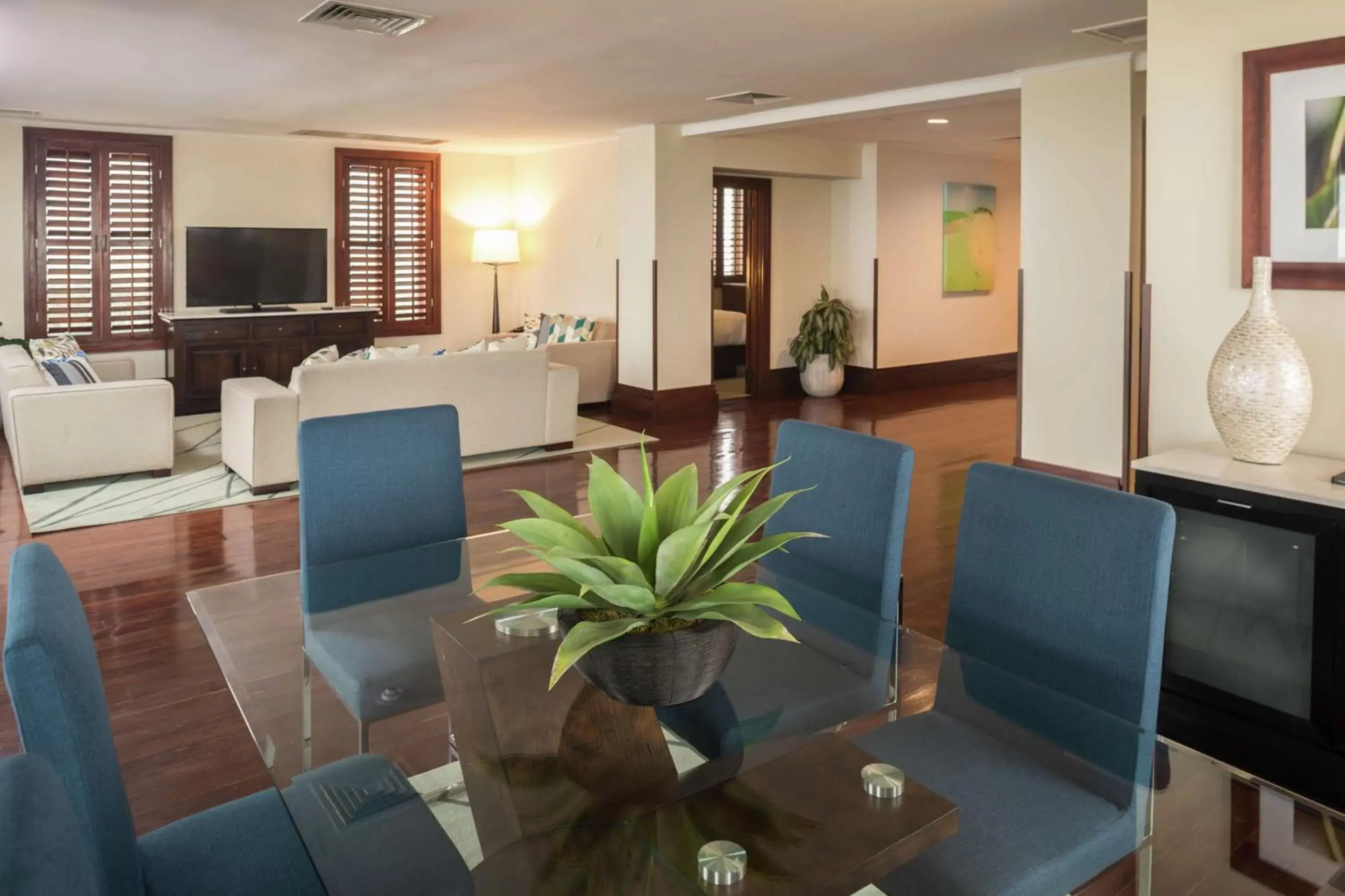Bedroom, Lobby/Reception in Hilton Aruba Caribbean Resort & Casino