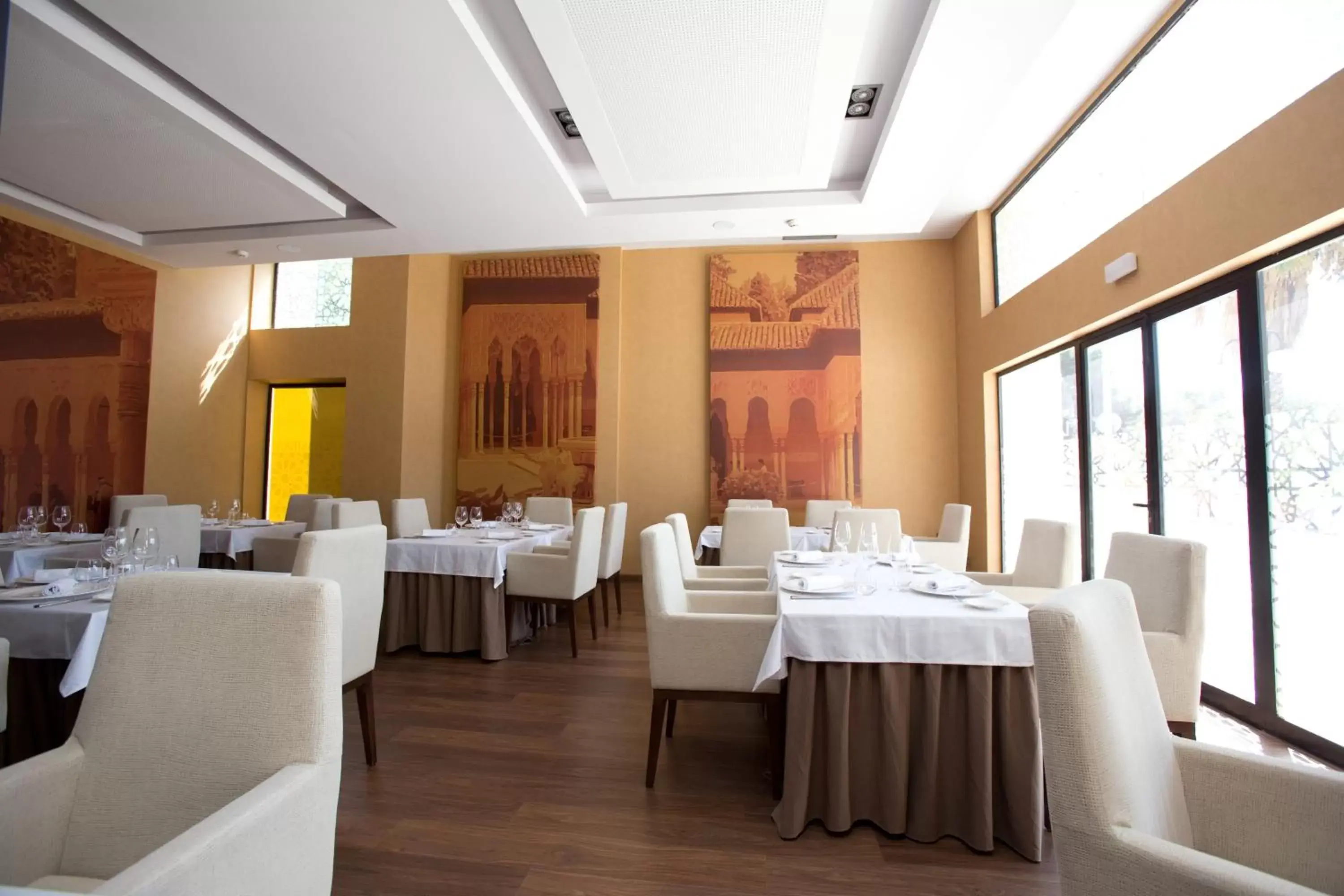 Restaurant/Places to Eat in M.A. Hotel Sevilla Congresos