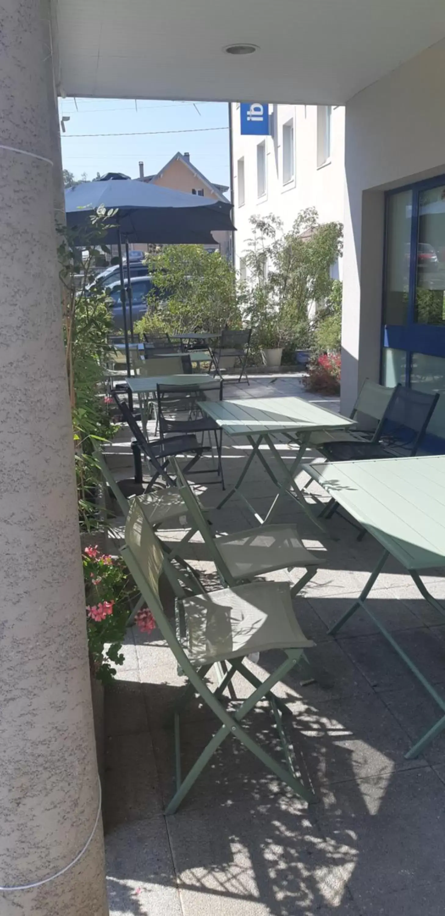 Patio in ibis Budget Lons-le-Saunier