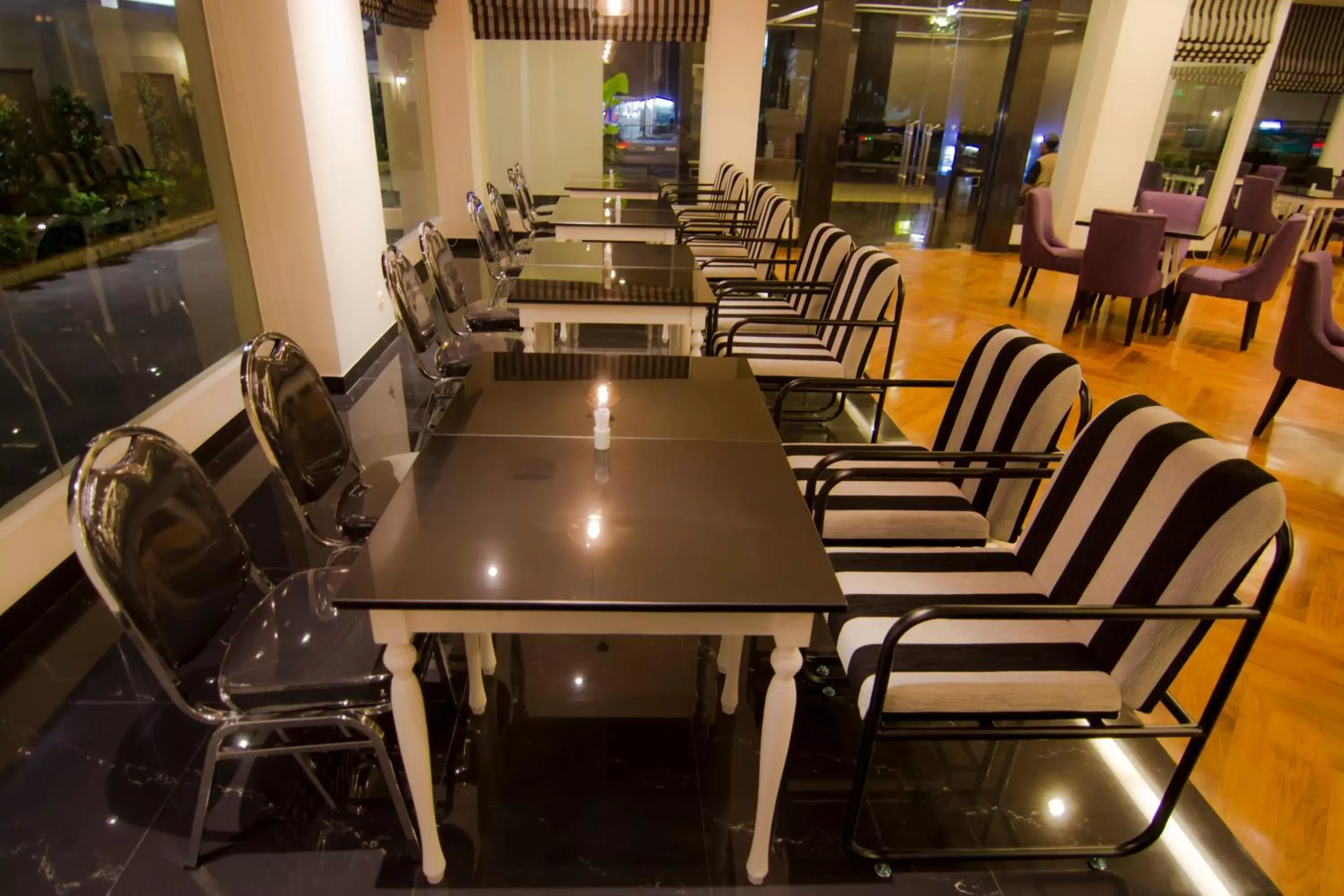 Restaurant/Places to Eat in Diradja Hotel Indonesia