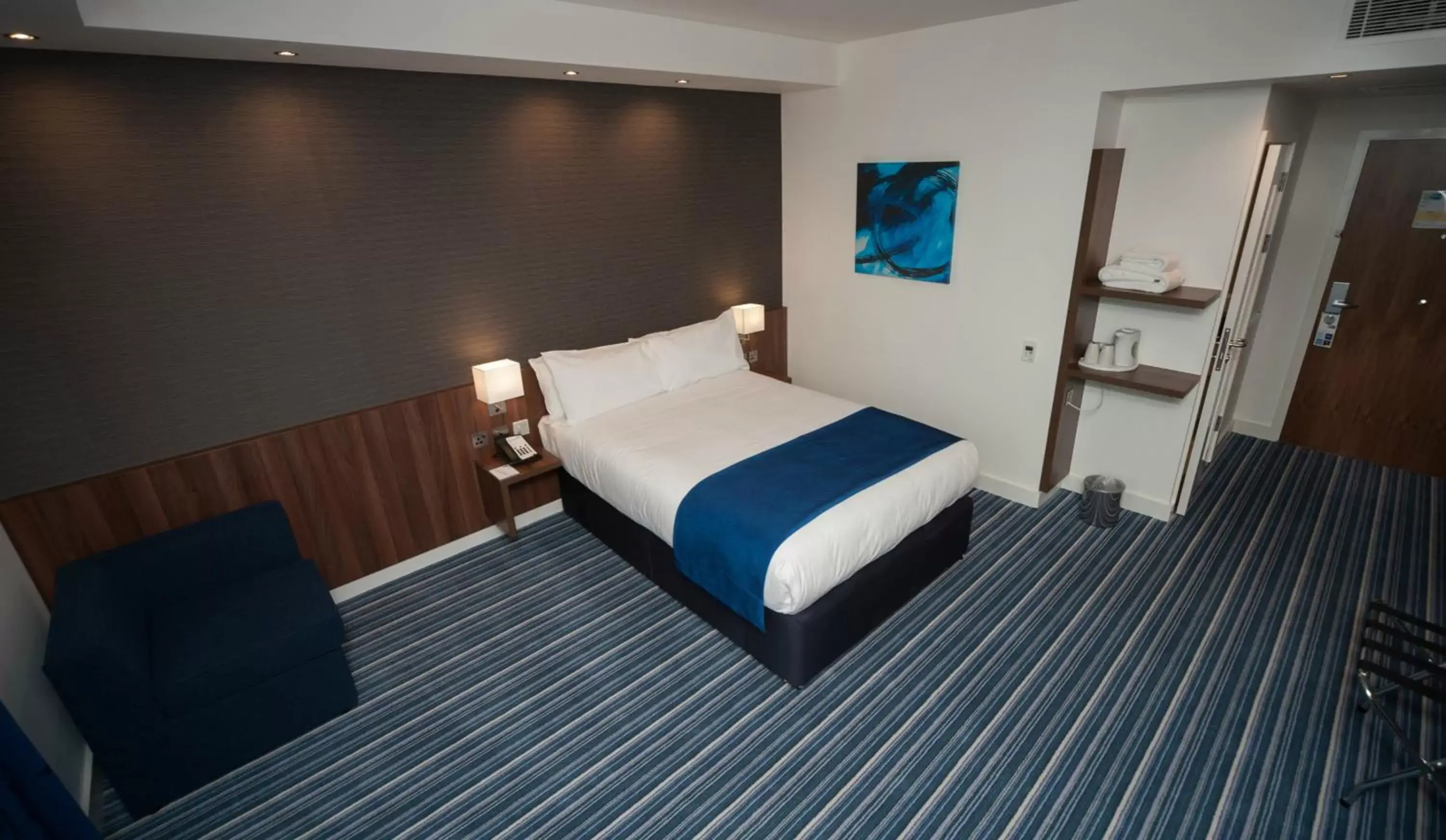 Photo of the whole room, Bed in Holiday Inn Express Aberdeen Airport, an IHG Hotel