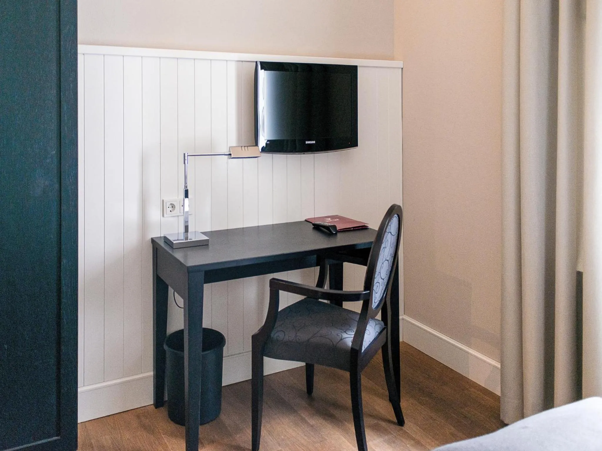 Decorative detail in Hotel Victoria