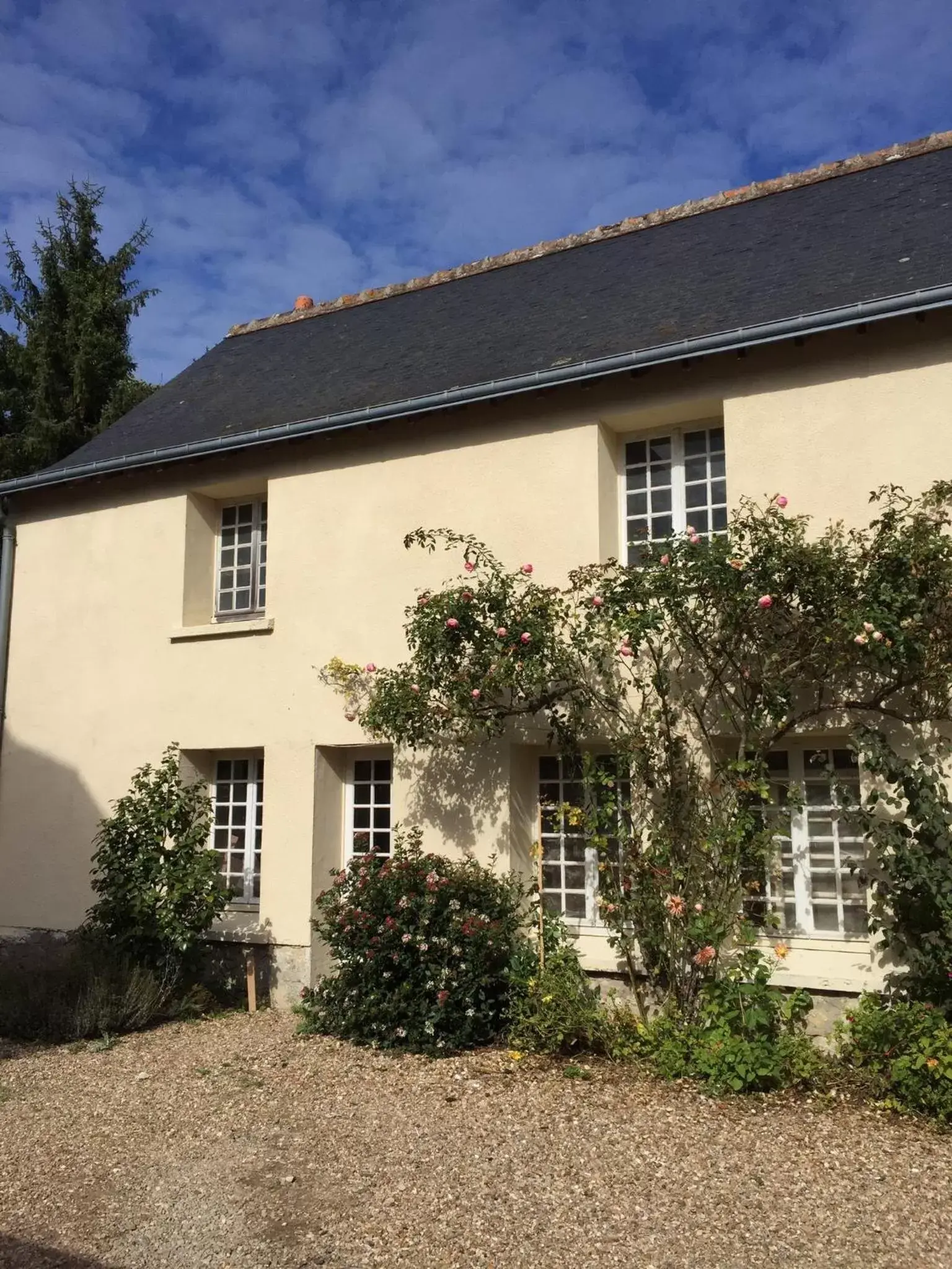 Property Building in Les Colonnes De Chanteloup