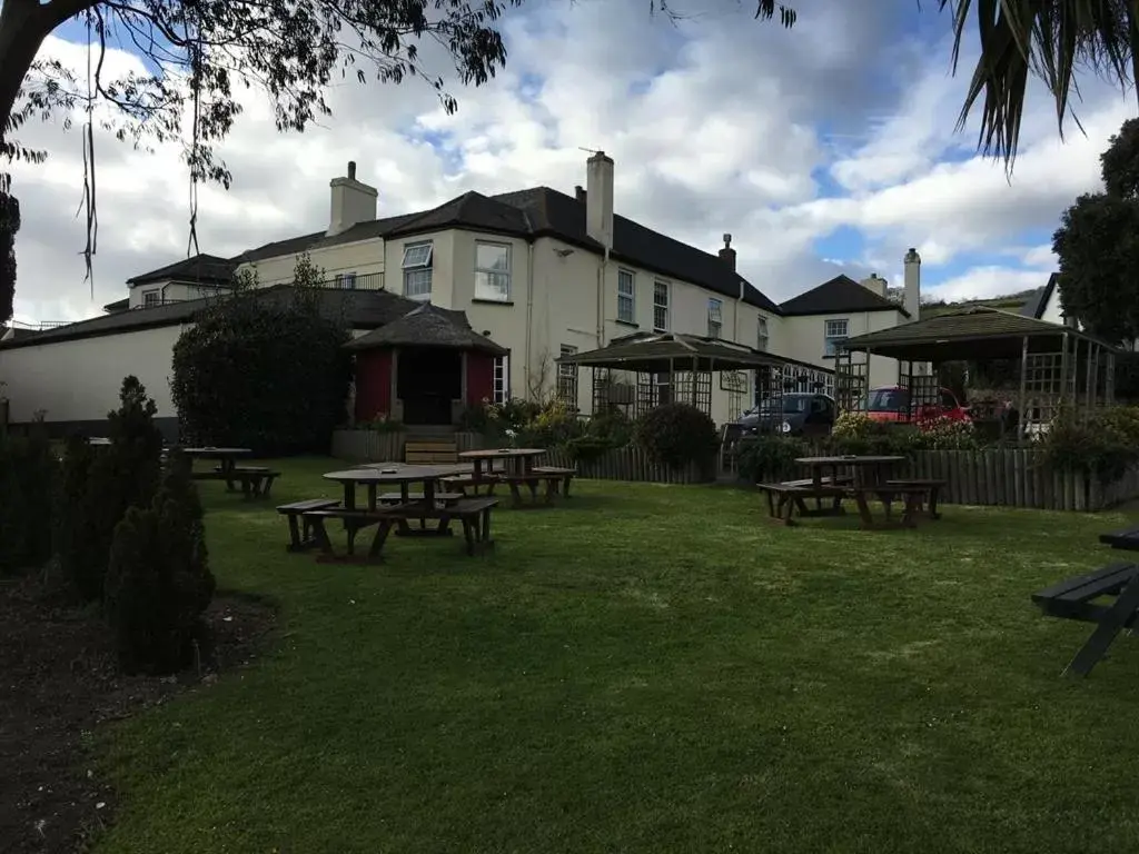 Property Building in Cockhaven Arms