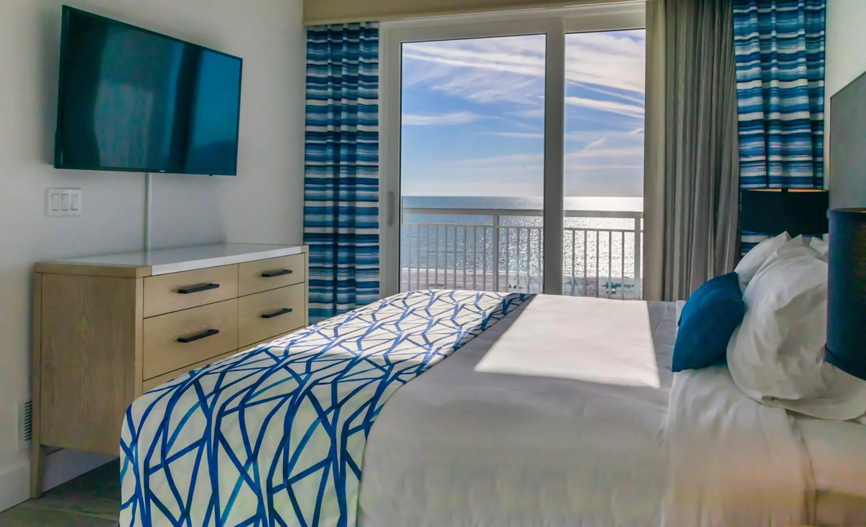 Bedroom, Bed in Provident Oceana Beachfront Suites