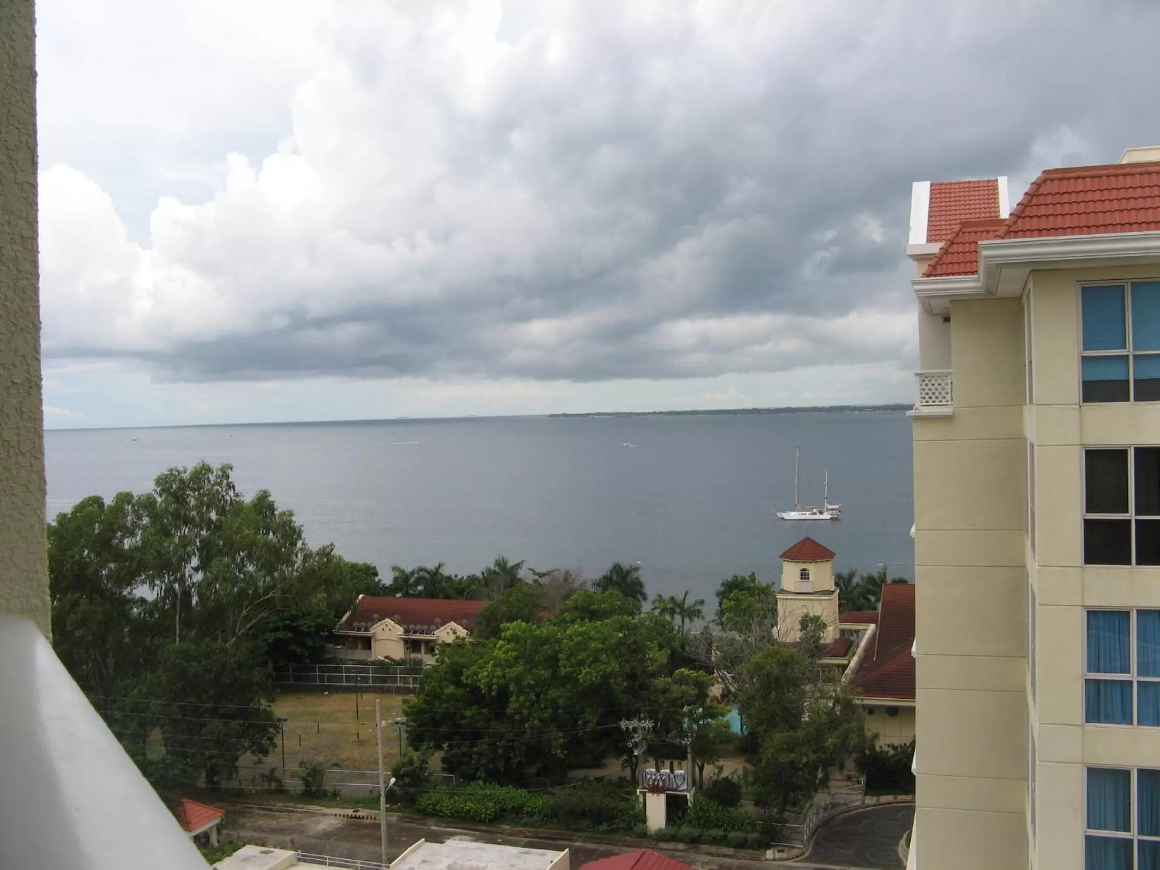 Sea View in La Mirada Residence Condo, Large 1 bedroom ,Ocean views, Breakfast, fast WiFi , Netflix, beach resort