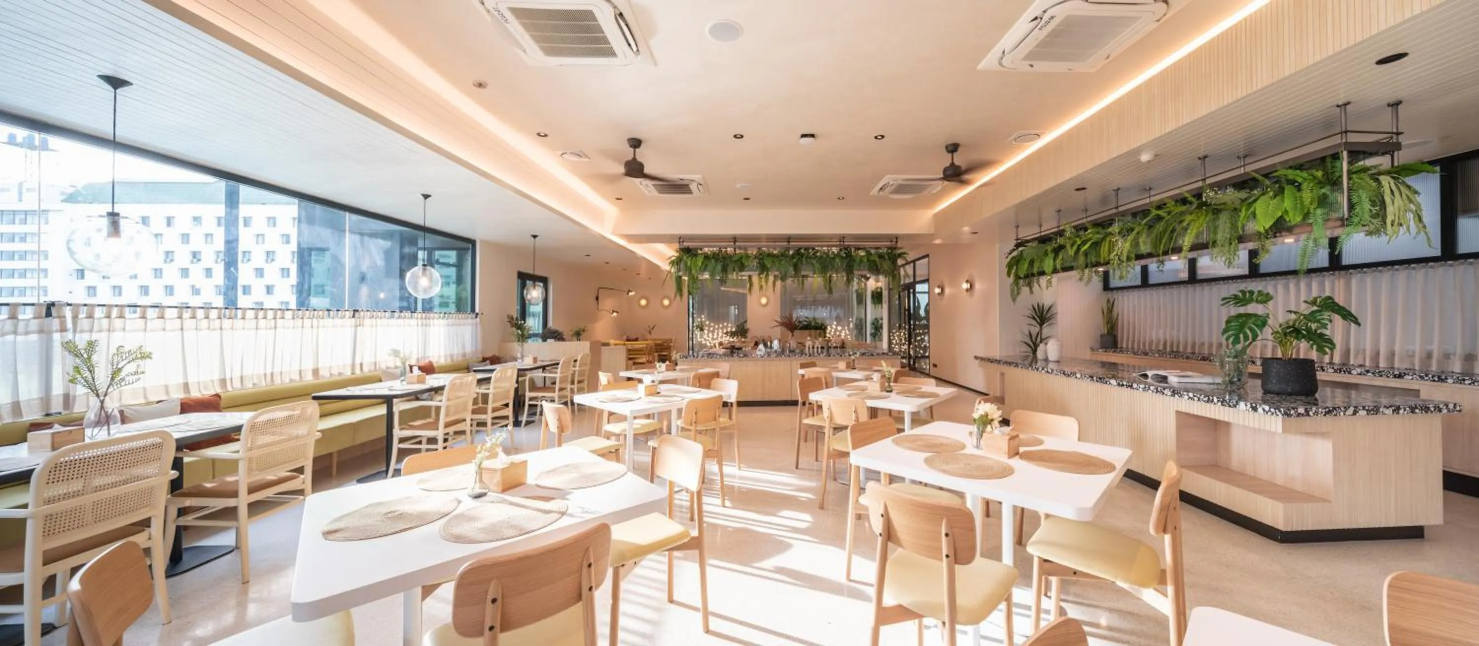 Restaurant/places to eat in Mii Hotel Srinakarin