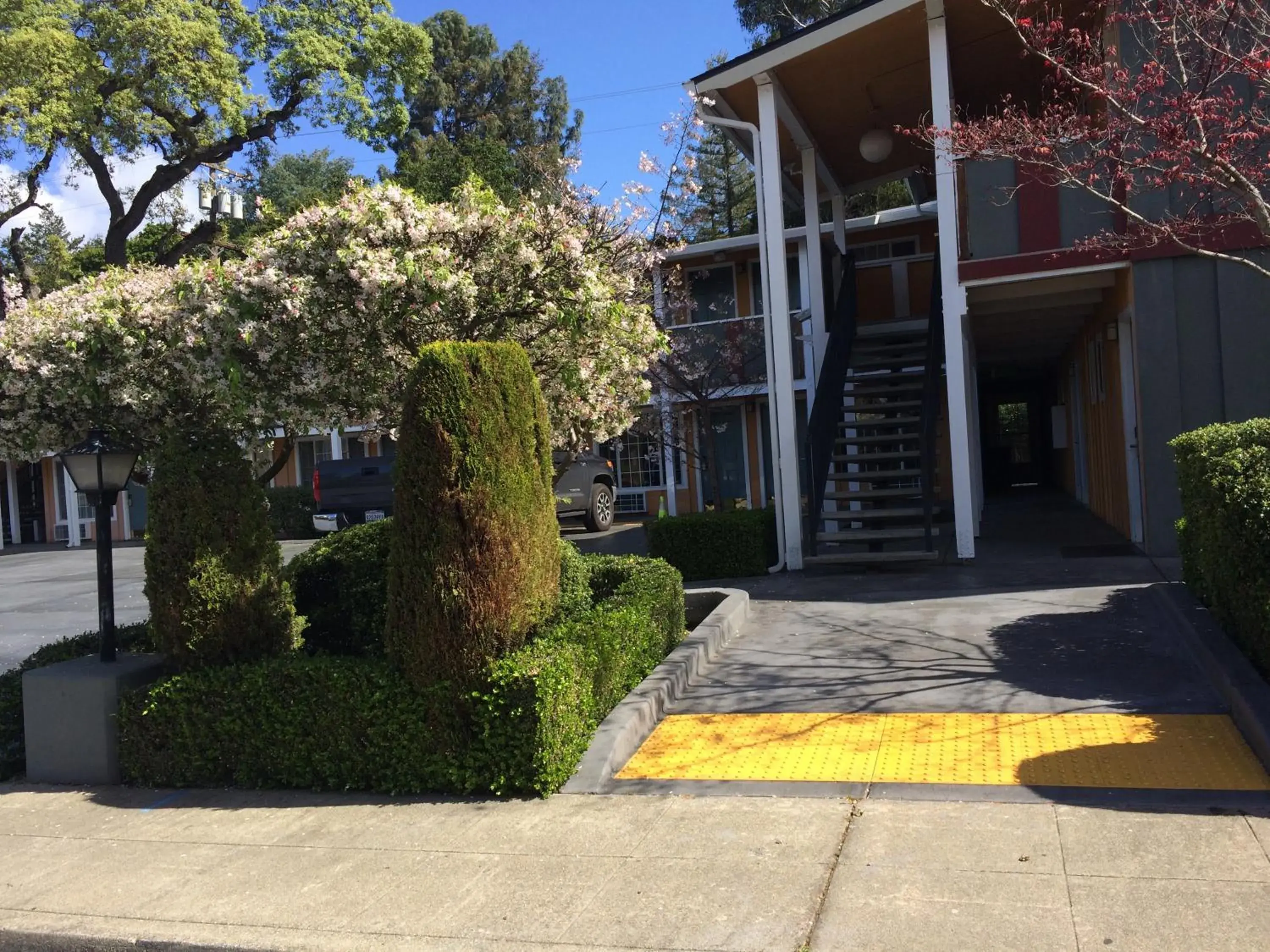 Property Building in Oak Motel