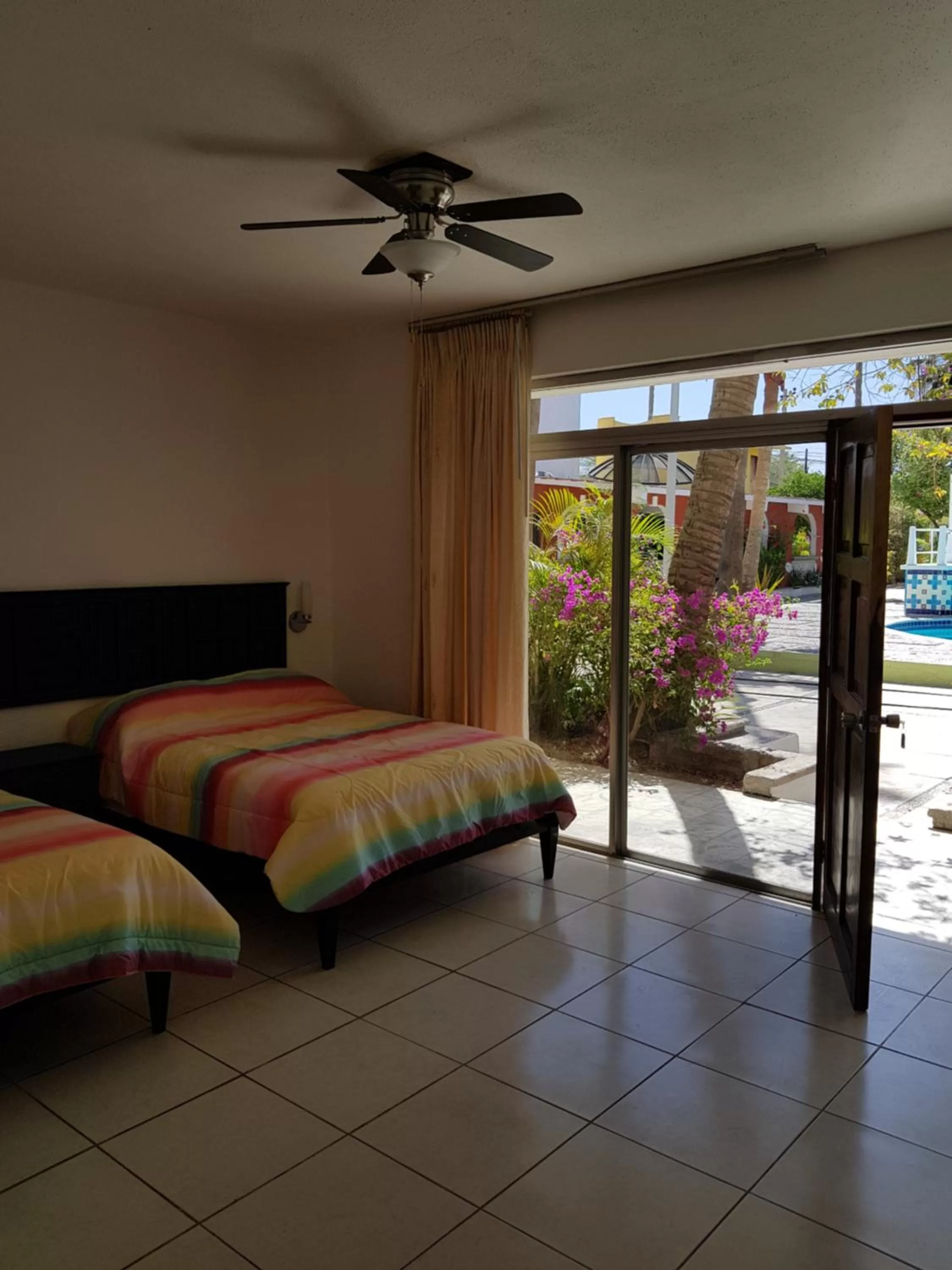 Photo of the whole room, Bed in Hotel Calafia