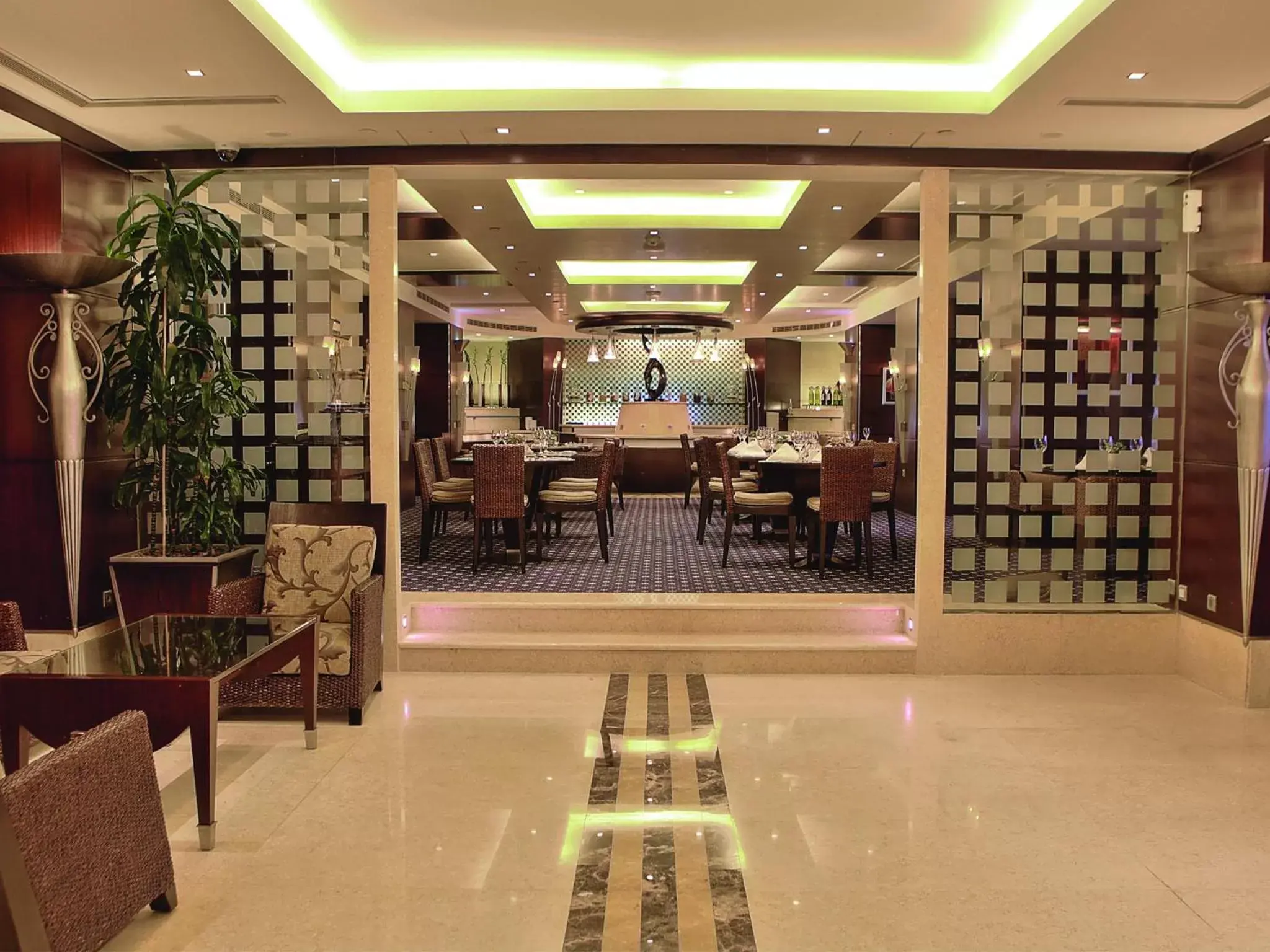 Restaurant/places to eat in Raouche Arjaan by Rotana