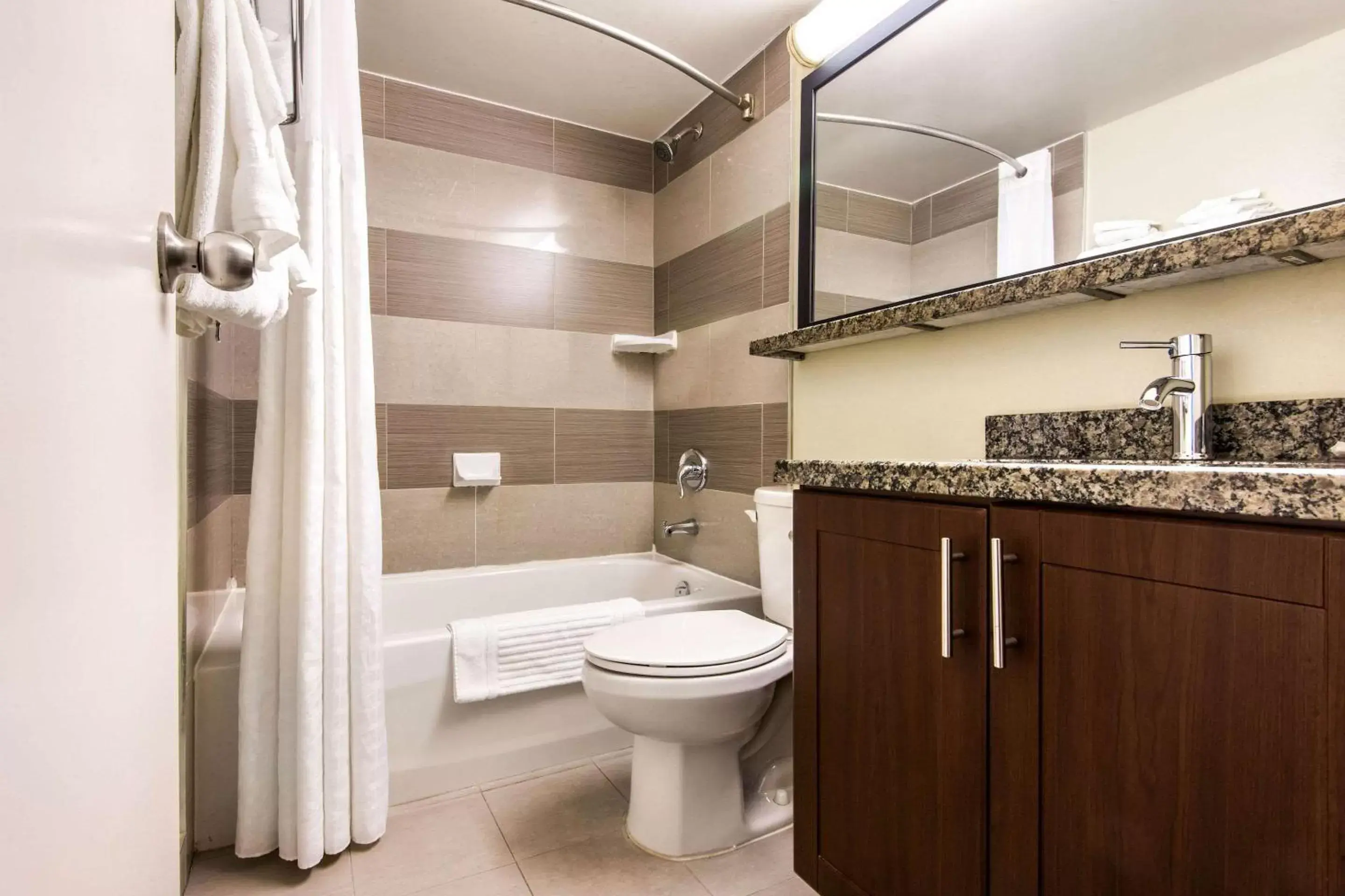 Bathroom in Comfort Inn Airport West