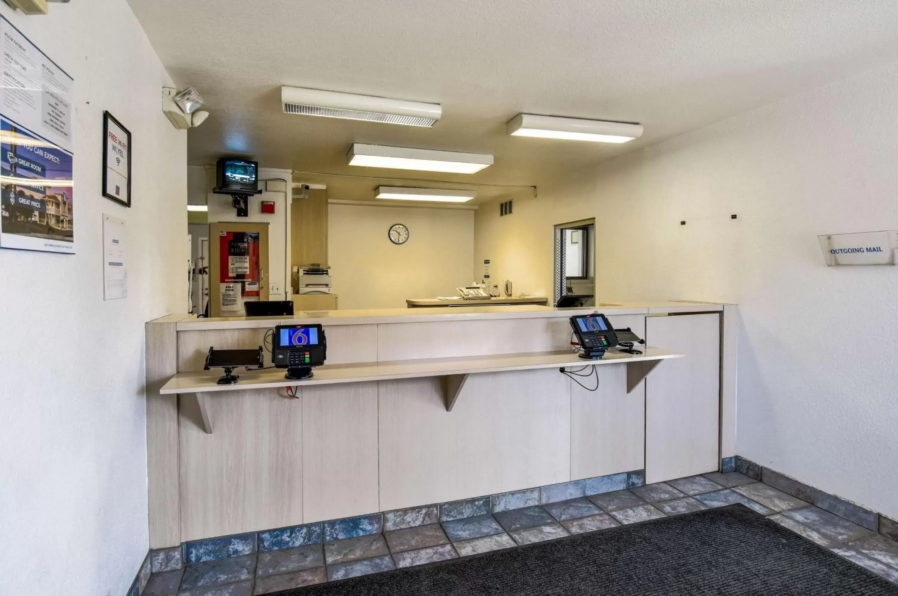 Lobby or reception, Kitchen/Kitchenette in Motel 6-South Lake Tahoe, CA