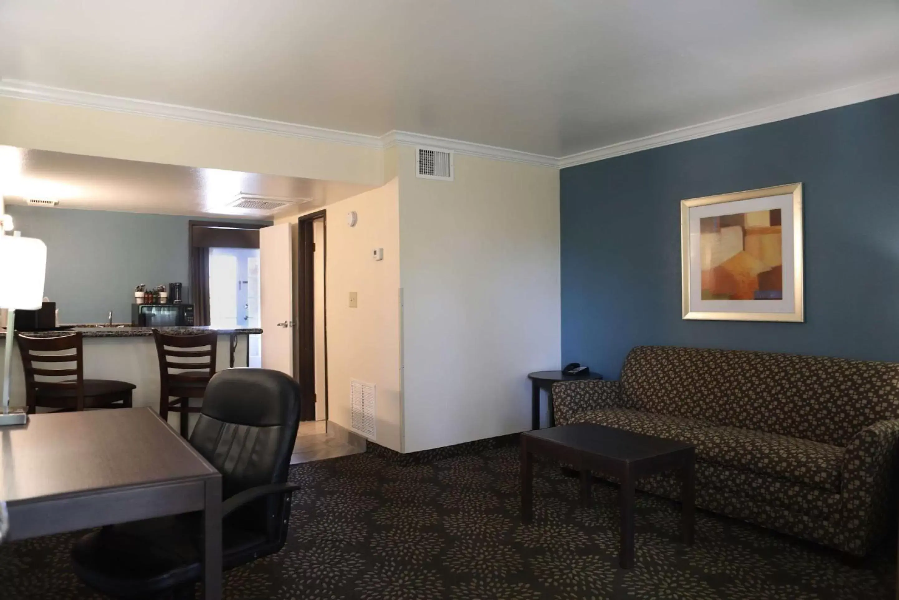 Photo of the whole room, Seating Area in Best Western InnSuites Tucson Foothills Hotel & Suites