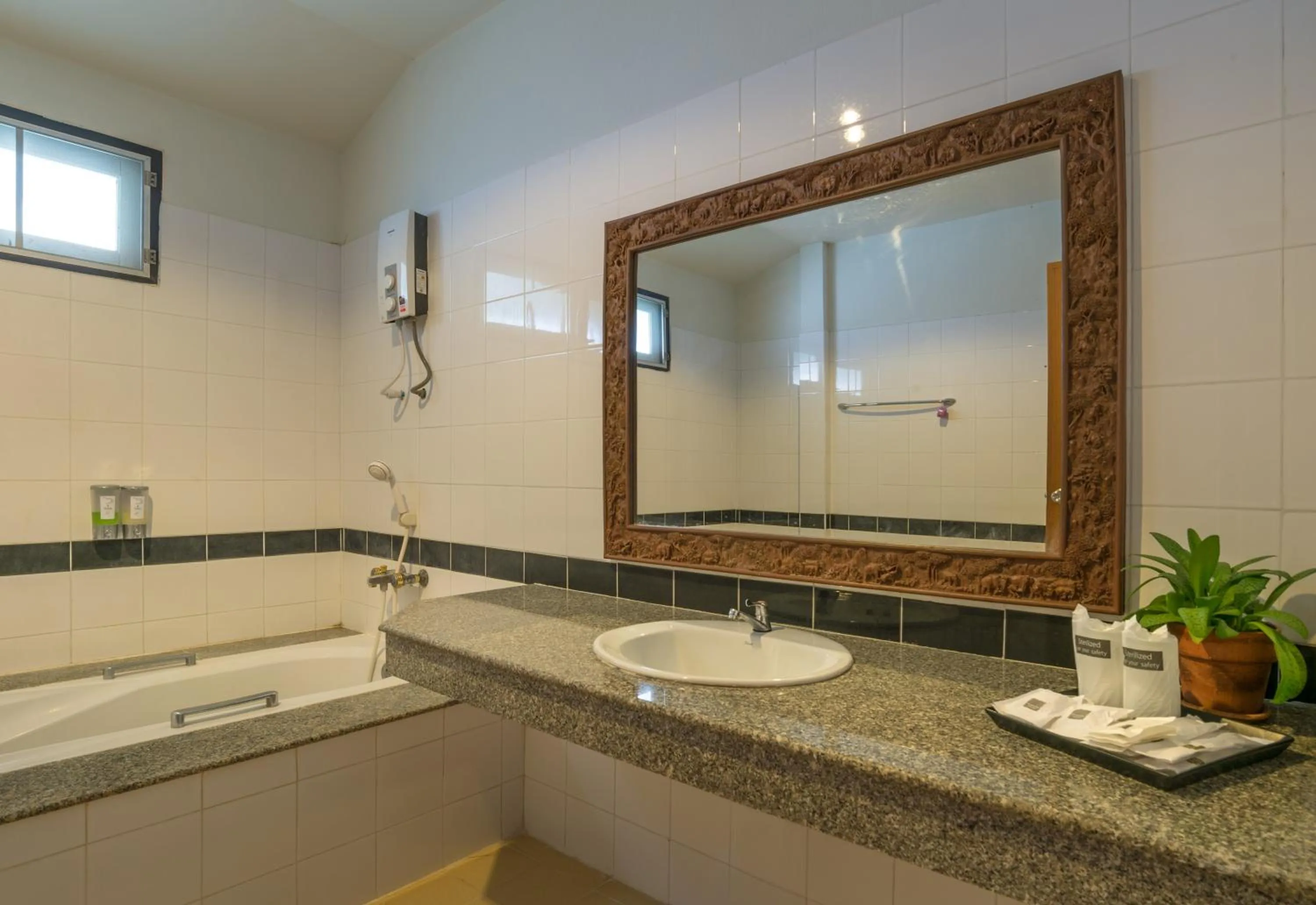 Bathroom in Lanta Manda Resort