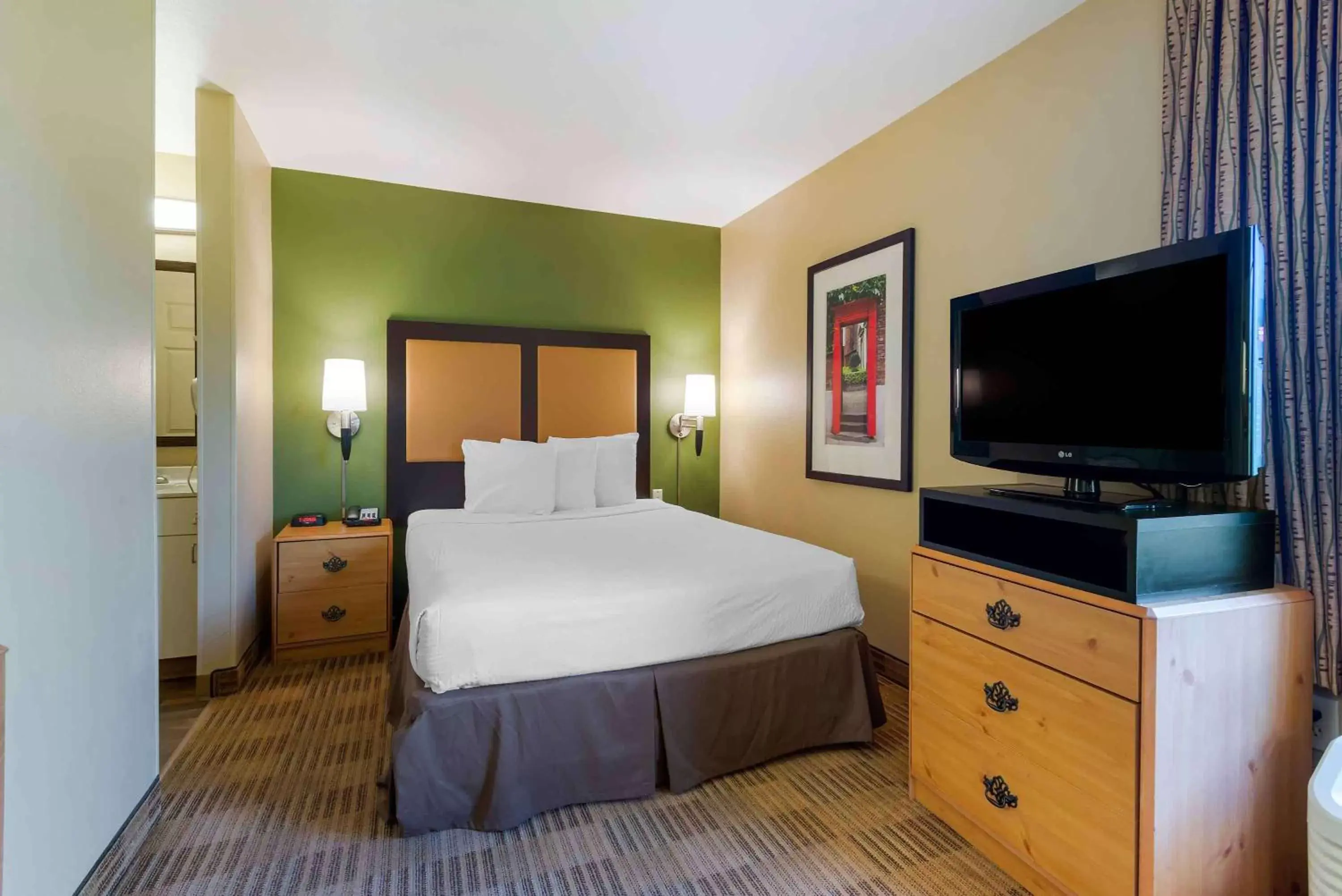 Bedroom, Bed in Extended Stay America Suites - Piscataway - Rutgers University