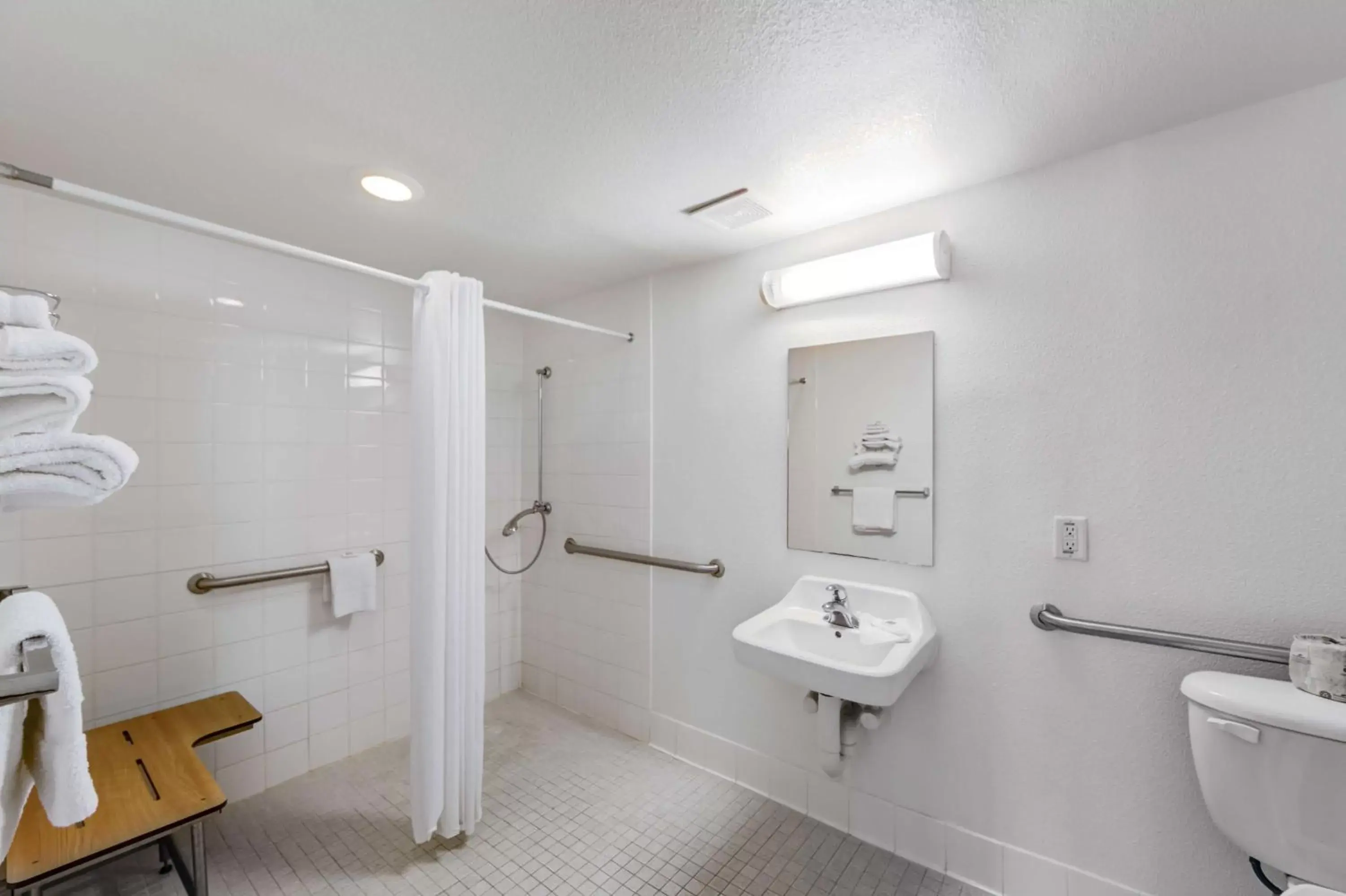 Shower, Bathroom in Motel 6-Dallas, TX - South