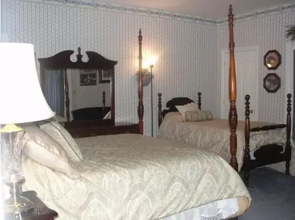 Bed in Rabbit Creek Bed & Breakfast