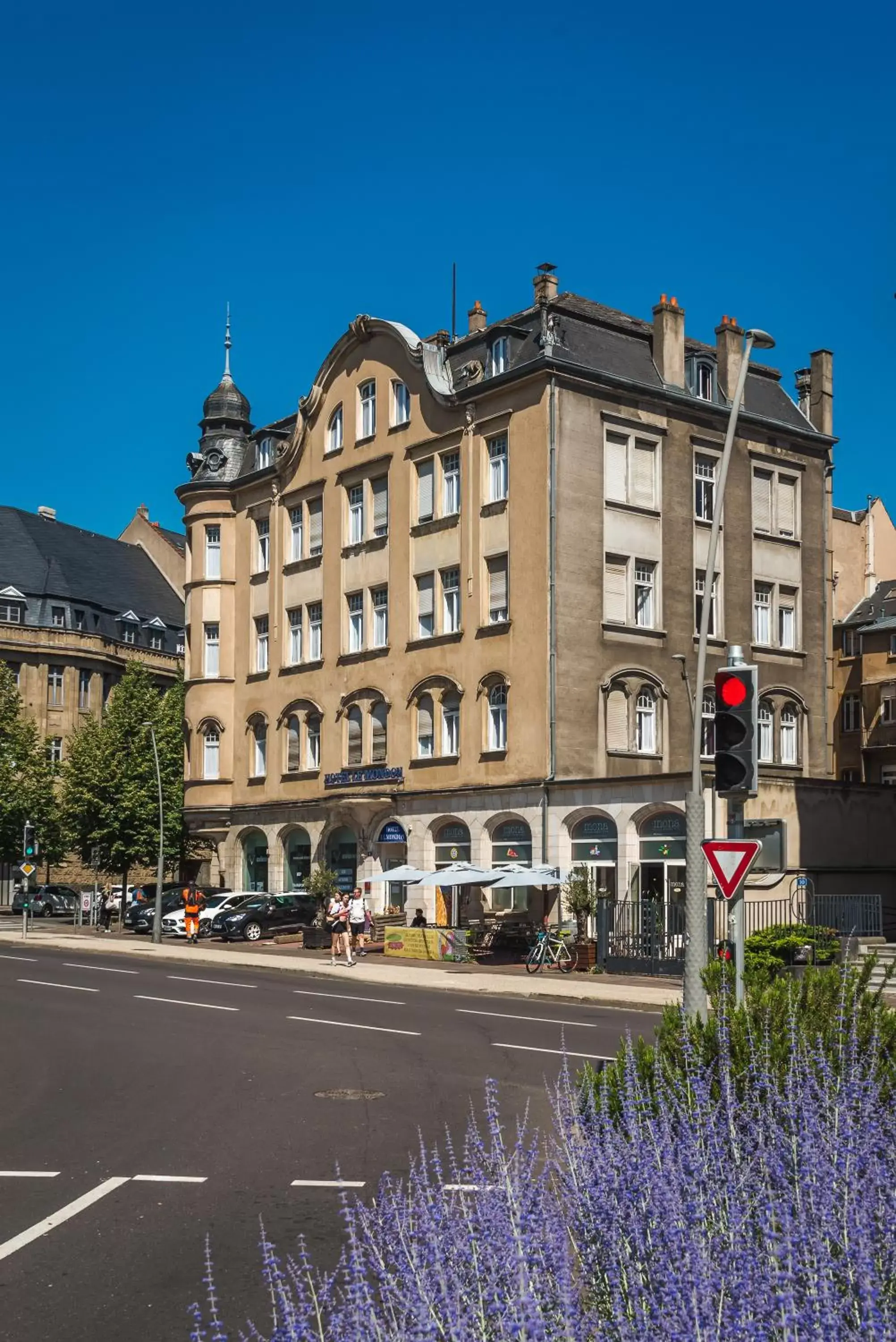 Property Building in Hôtel Le Mondon