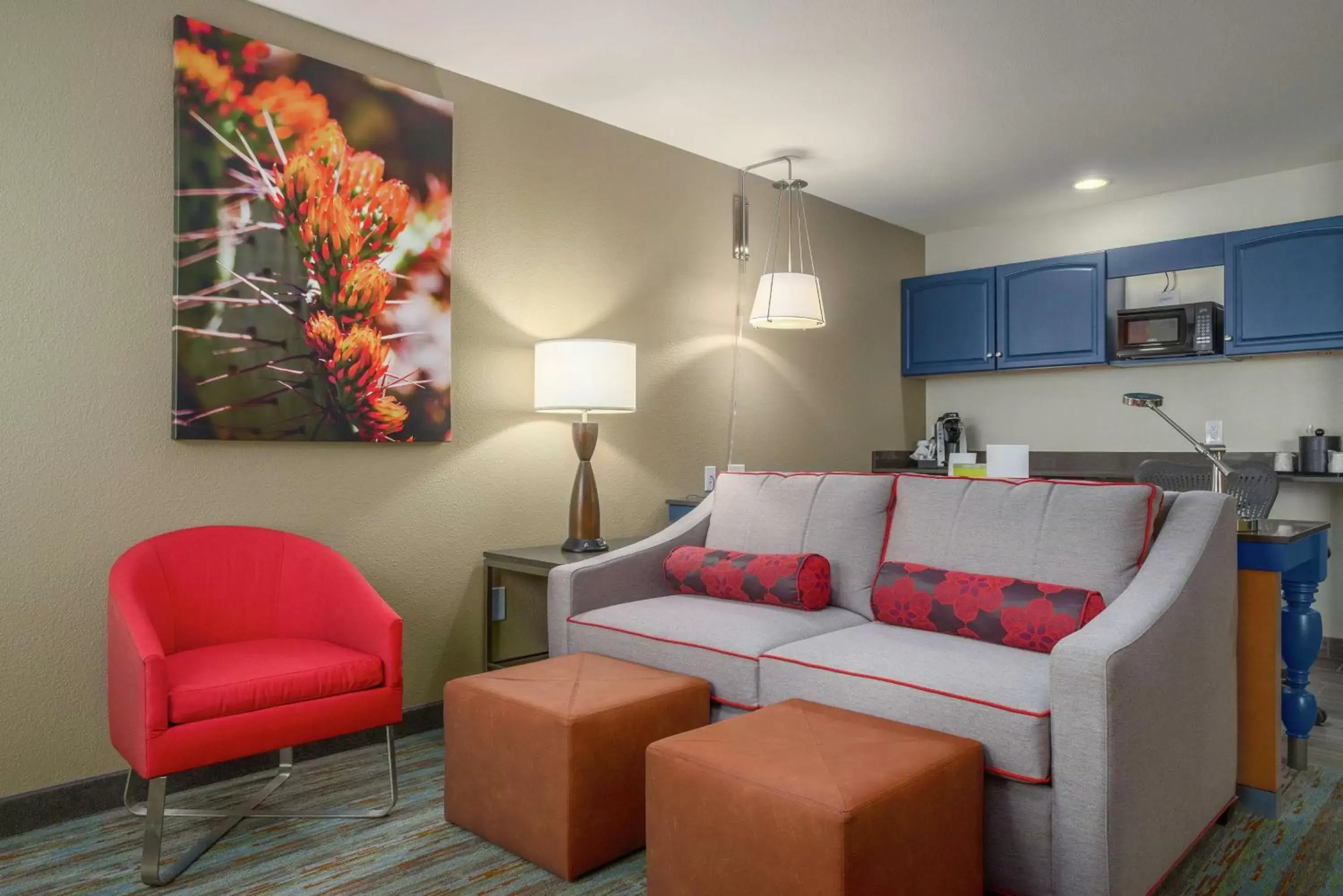 Living room, Seating Area in Hilton Garden Inn Phoenix Airport