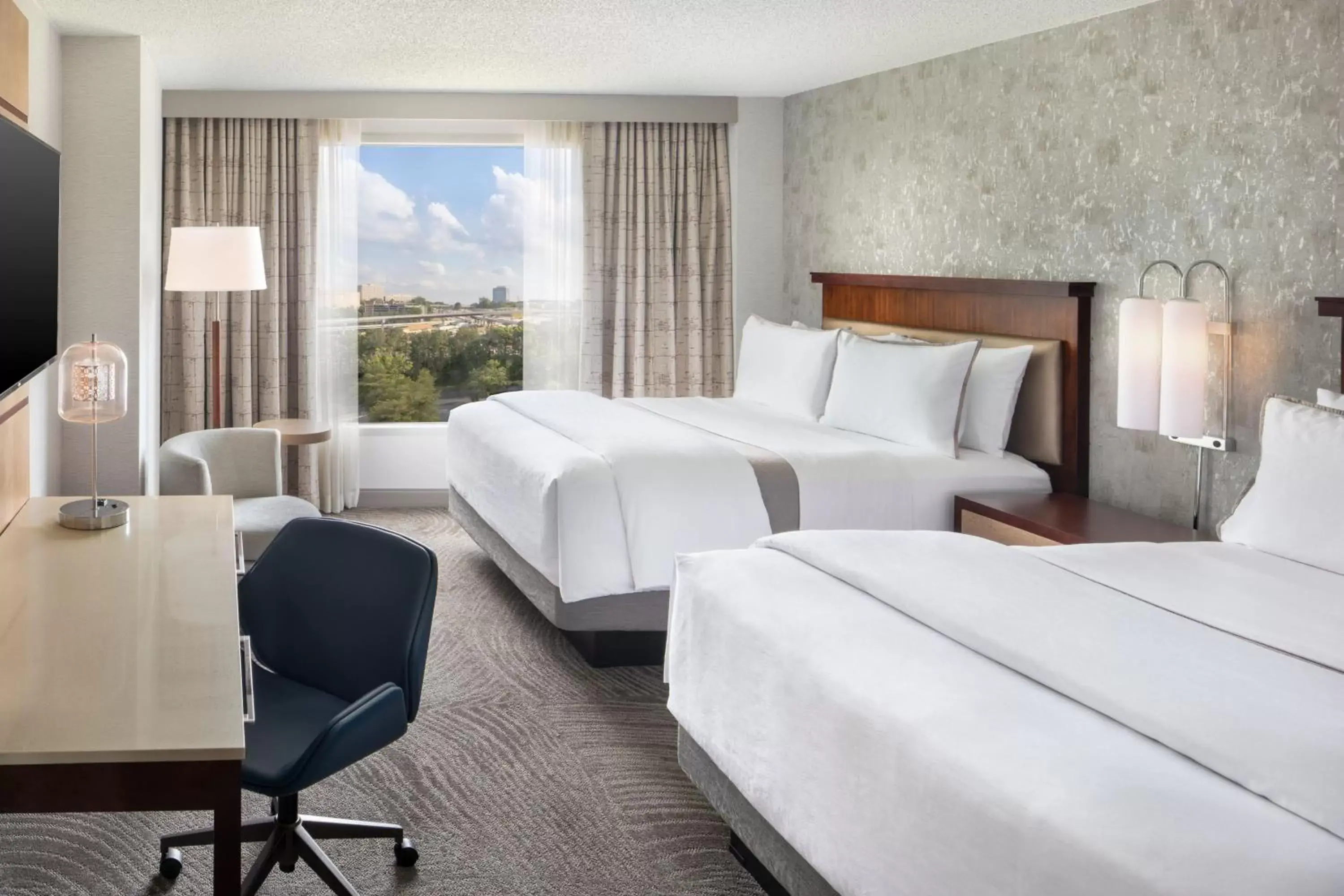 Photo of the whole room, Bed in The Westin Atlanta Perimeter North