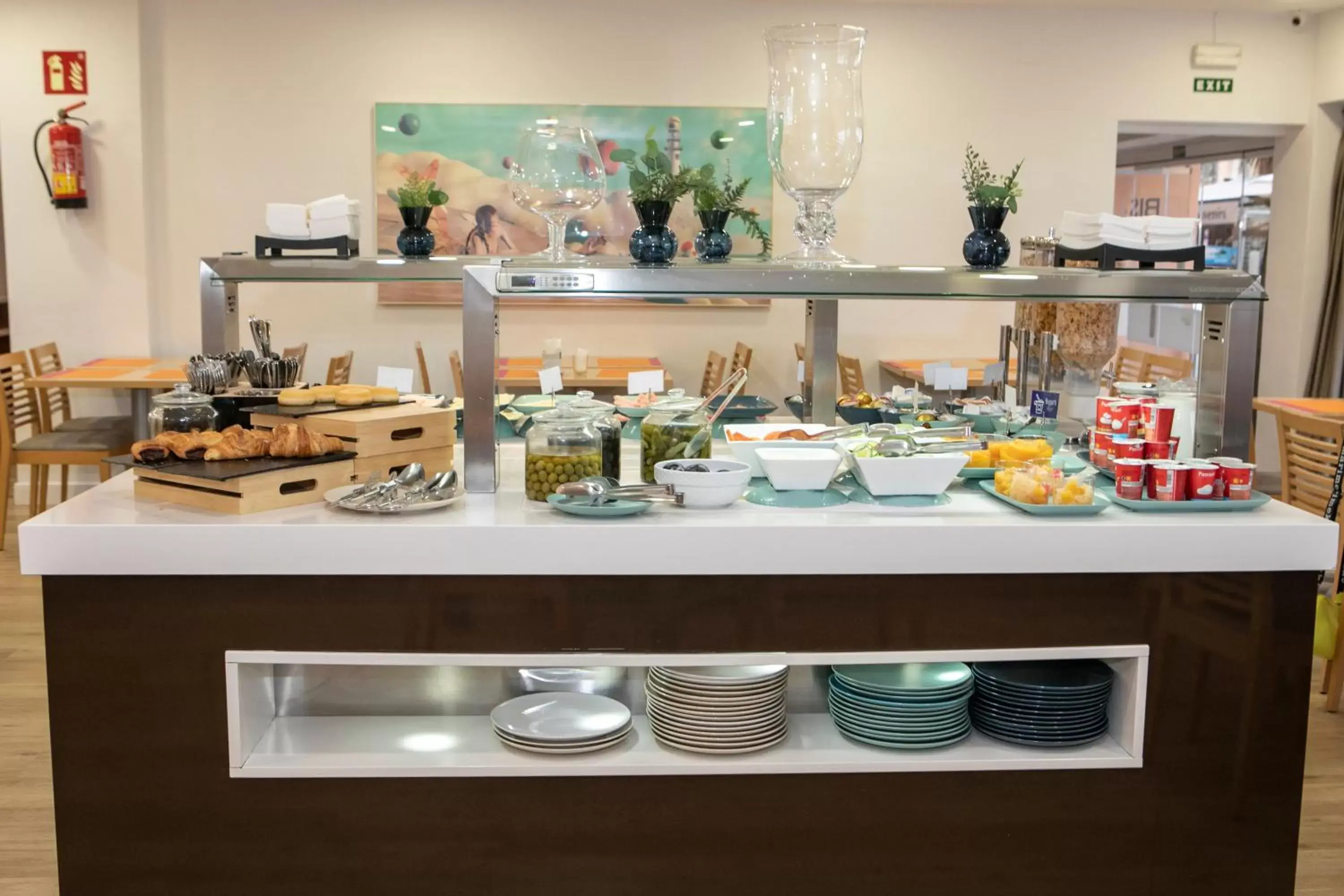 Buffet breakfast, Food in Hotel Apartamentos Pyr Fuengirola