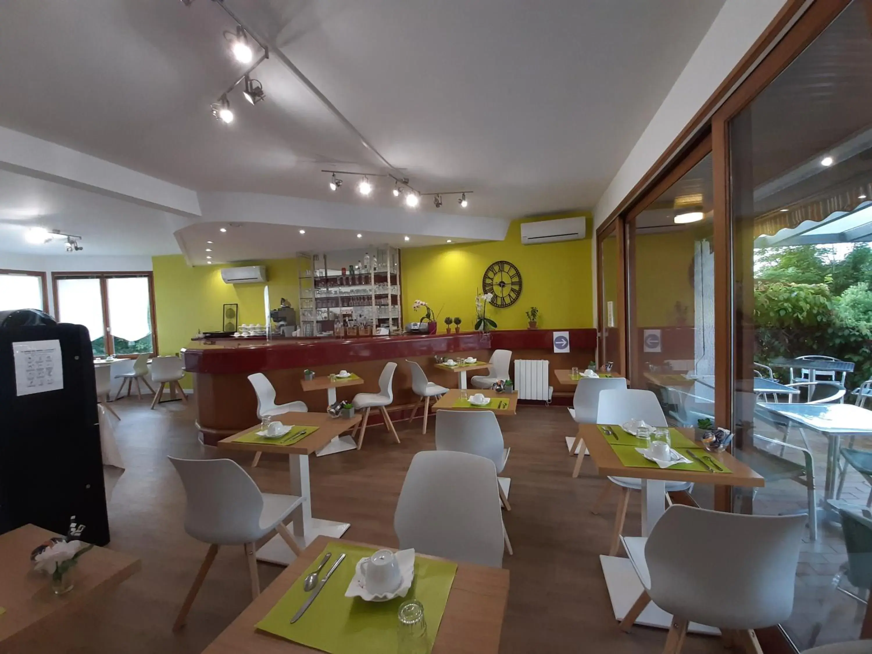 Restaurant/Places to Eat in Logis Aurea Hotel