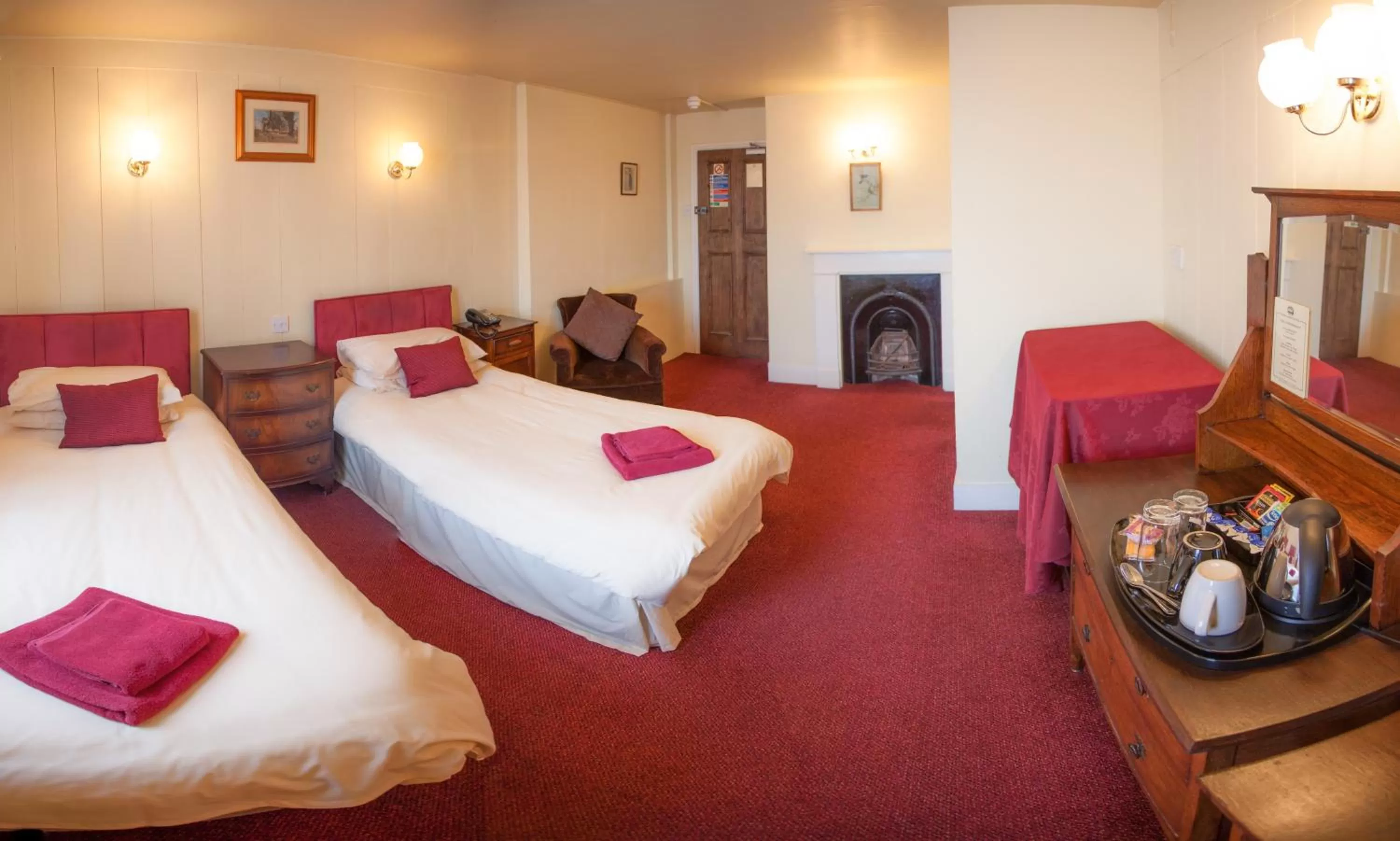 Photo of the whole room in Kings Arms Hotel