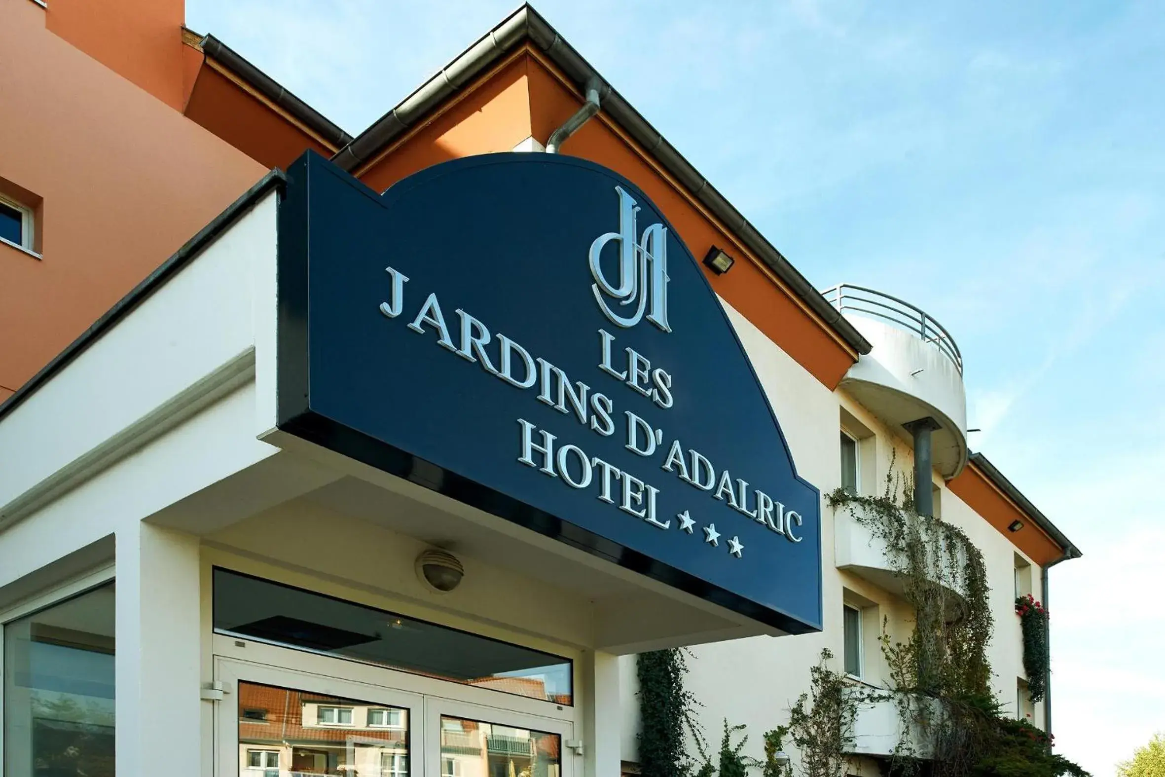 Facade/entrance, Property Building in Les Jardins D'Adalric