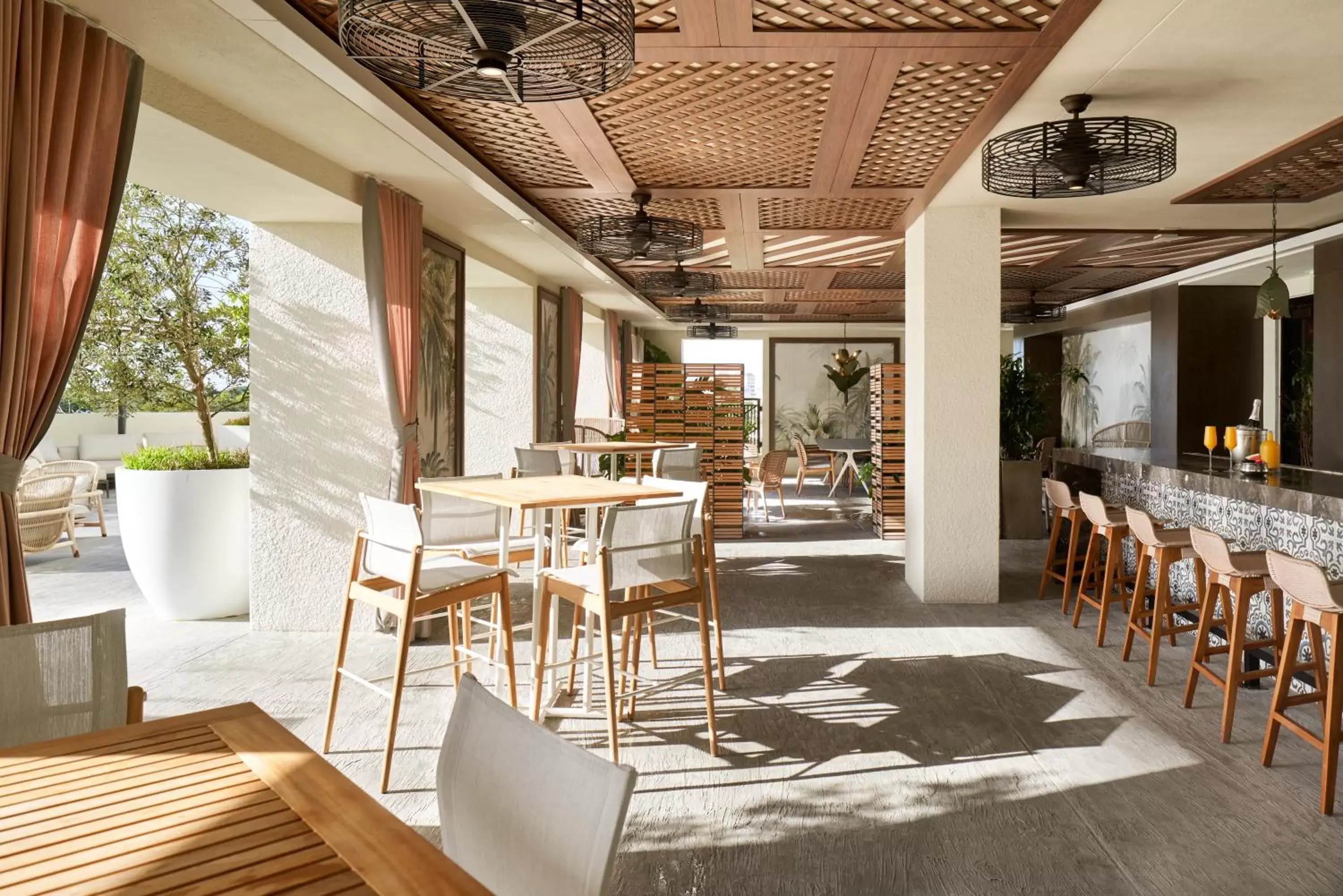 Restaurant/Places to Eat in THesis Hotel Miami
