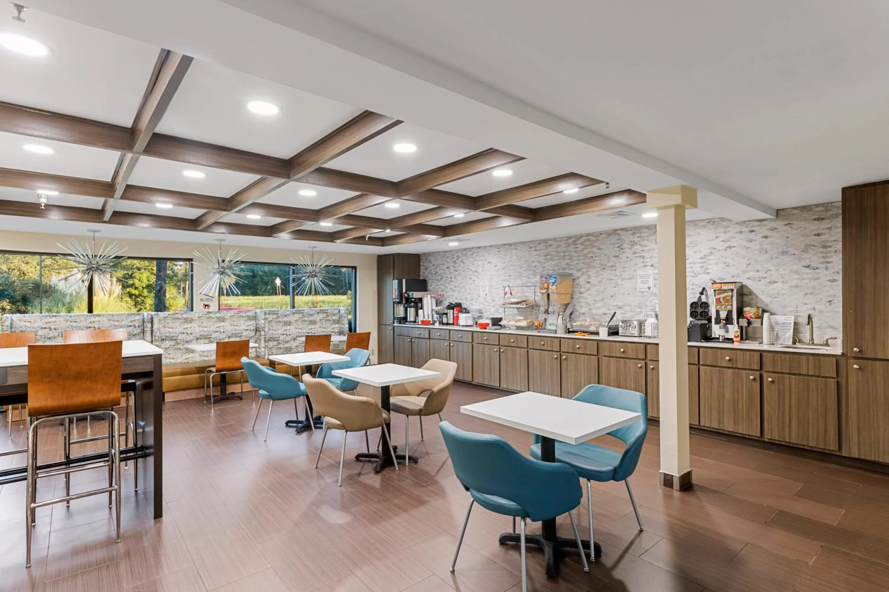 Breakfast in Clarion Pointe Savannah Gateway I-95