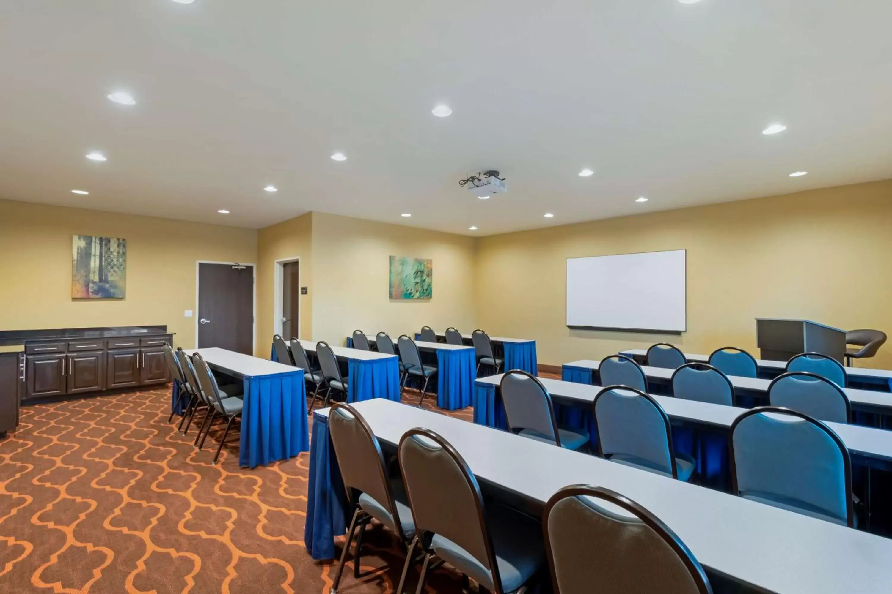 Meeting/conference room in Best Western Plus DFW Airport Suites