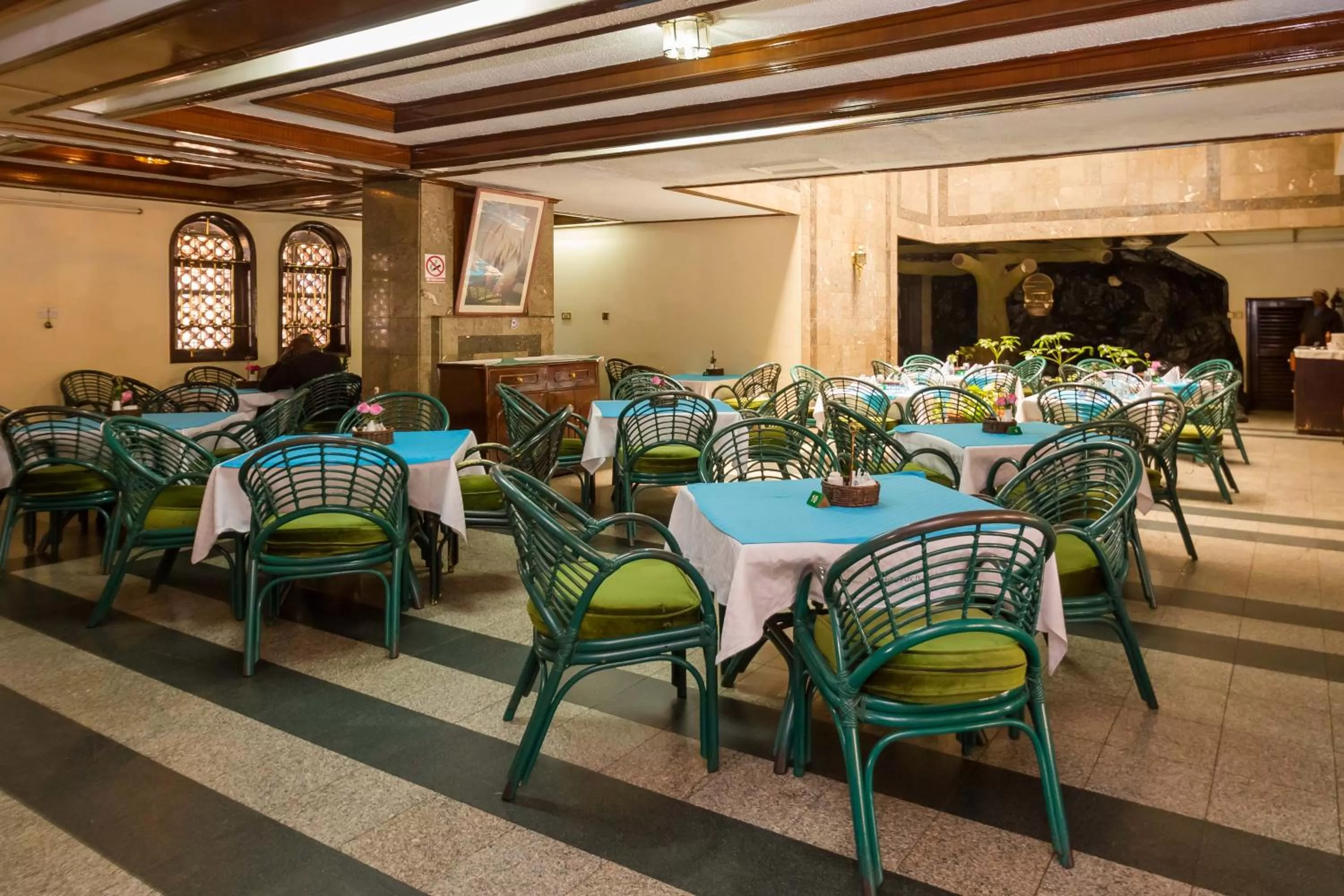 Restaurant/places to eat in Marble Arch Hotel