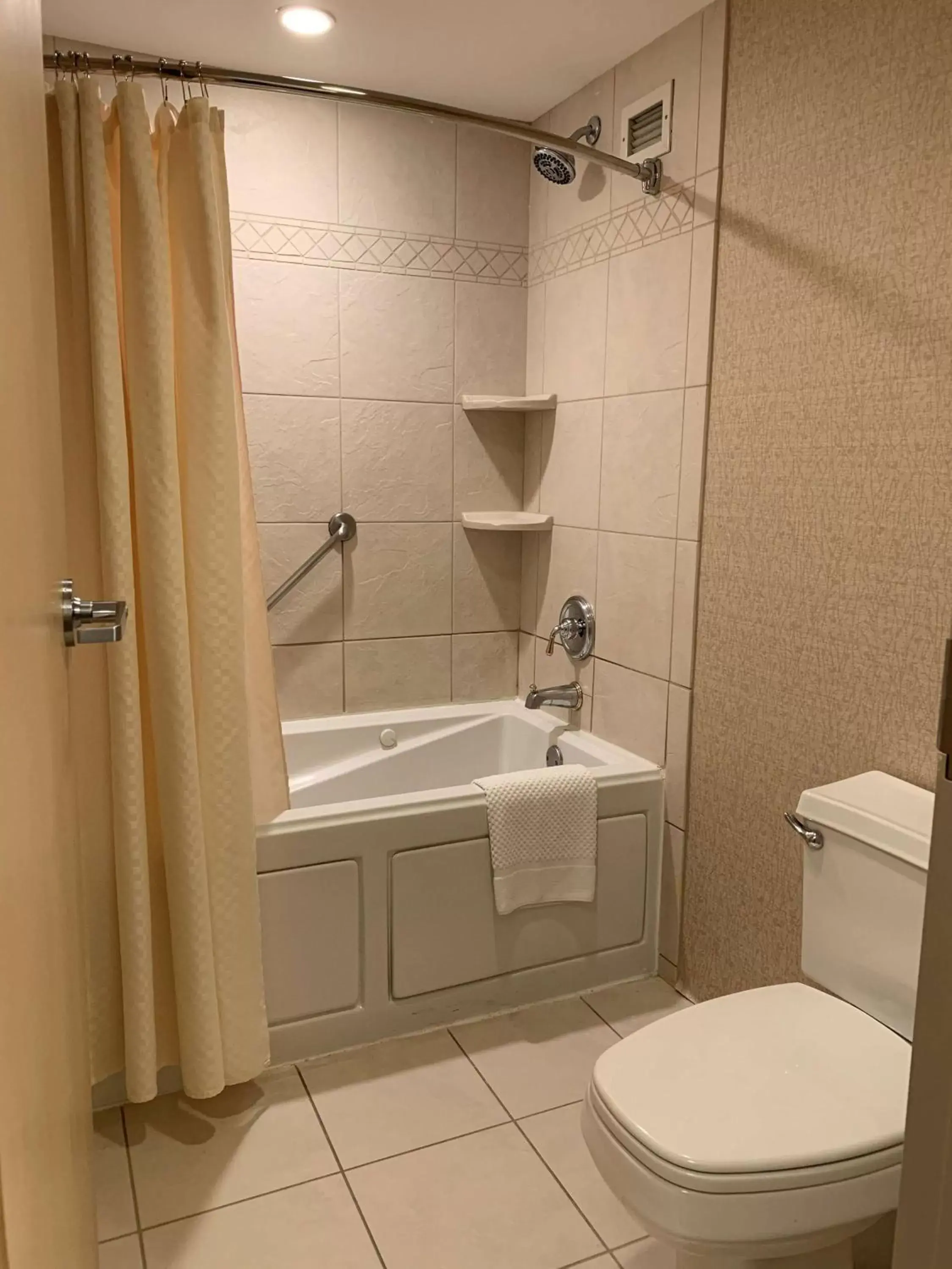 Bathroom in Hilton Chicago/Northbrook