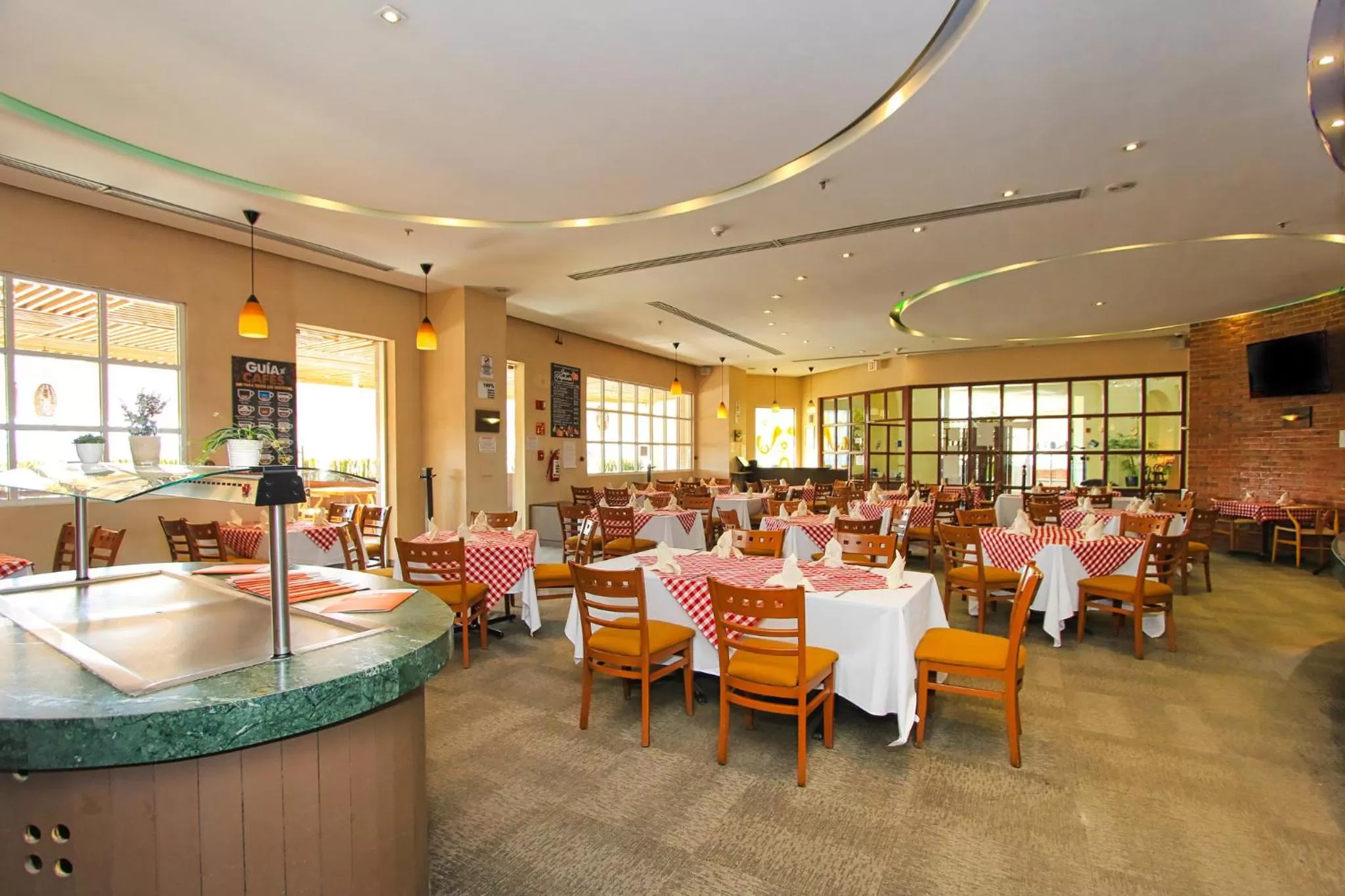 Restaurant/places to eat in Holiday Inn Leon-Convention Center by IHG