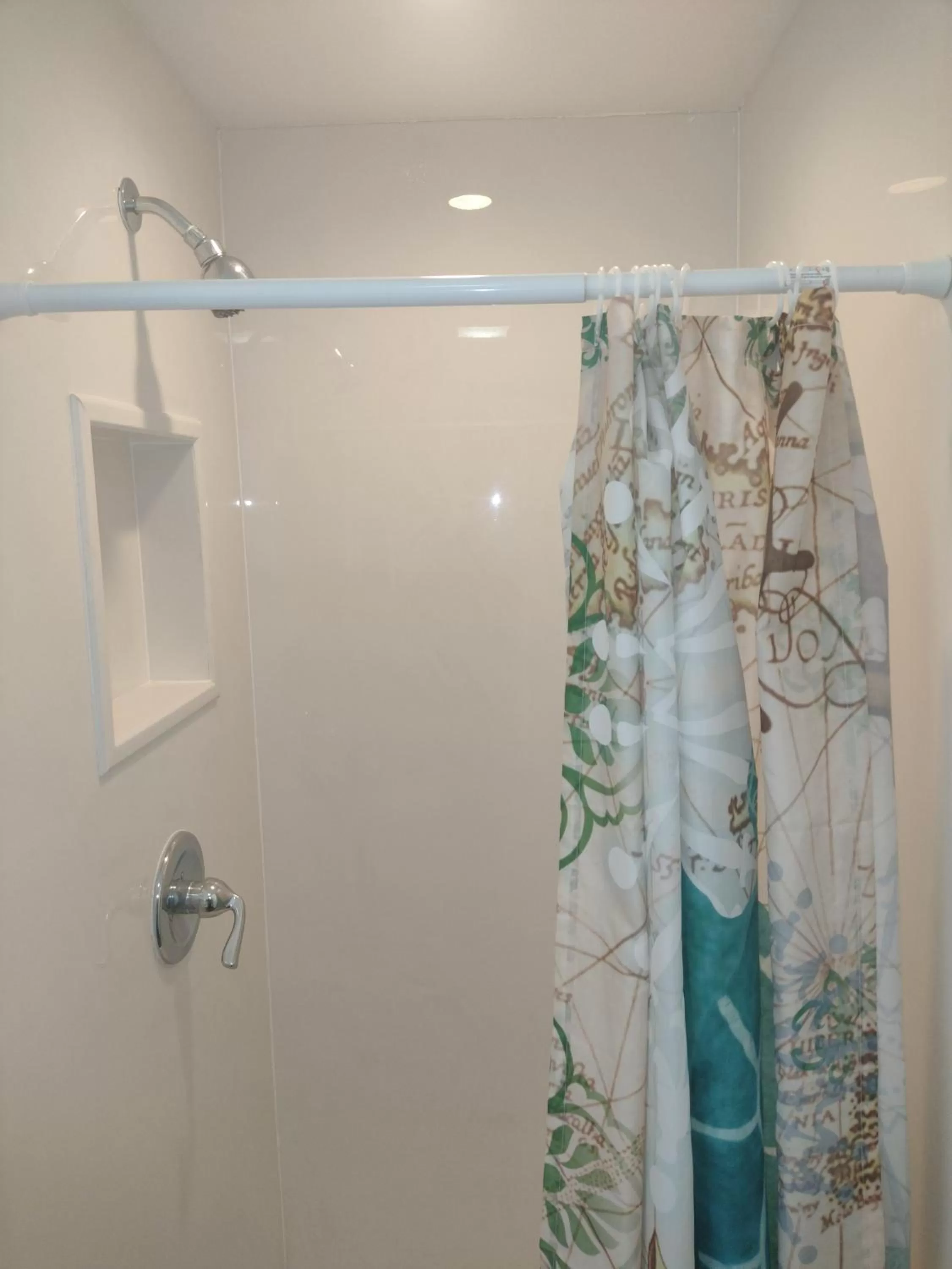 Bathroom in Double Barr Cottage Inn