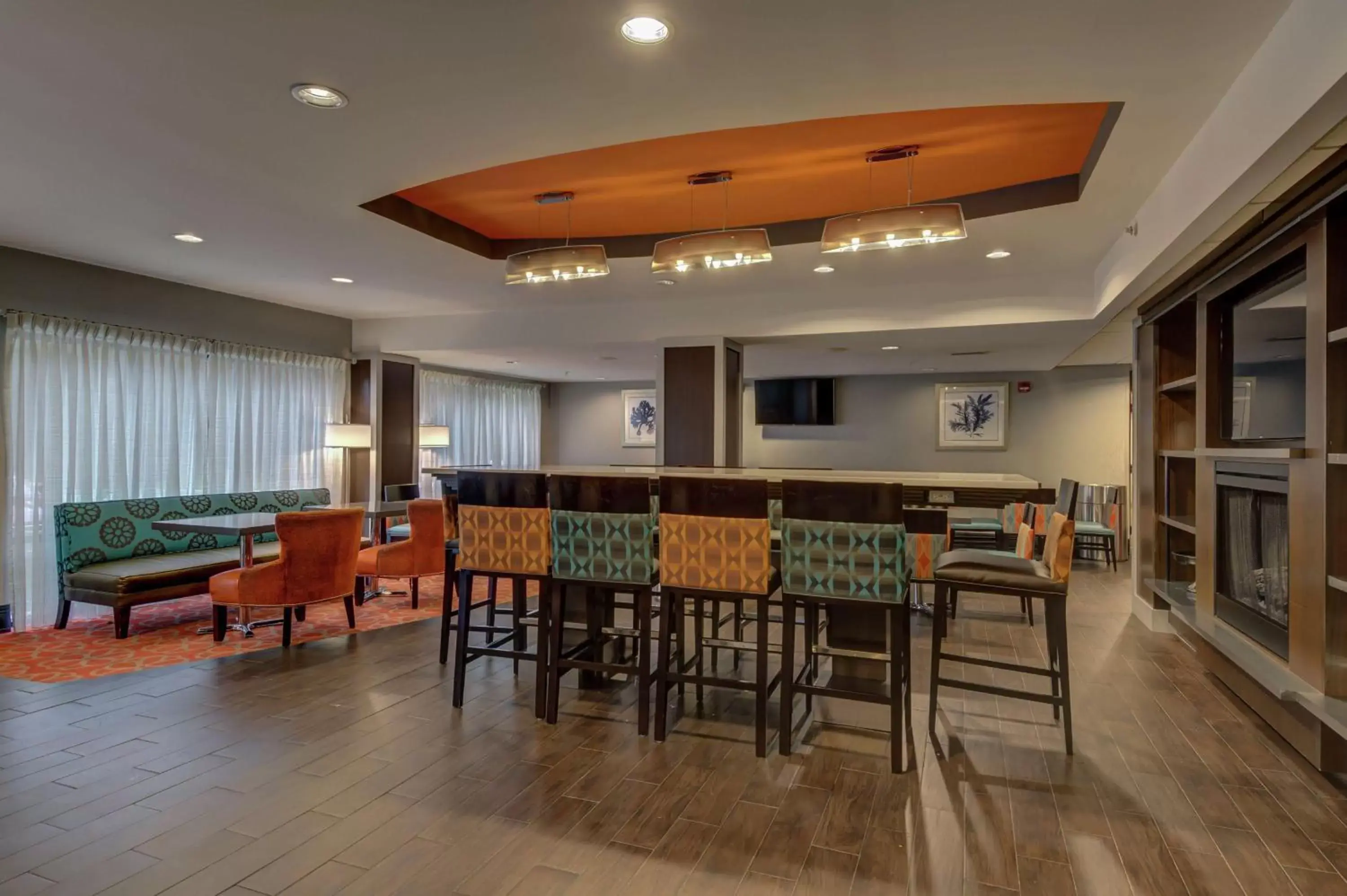 Dining area in Hampton Inn Bowie