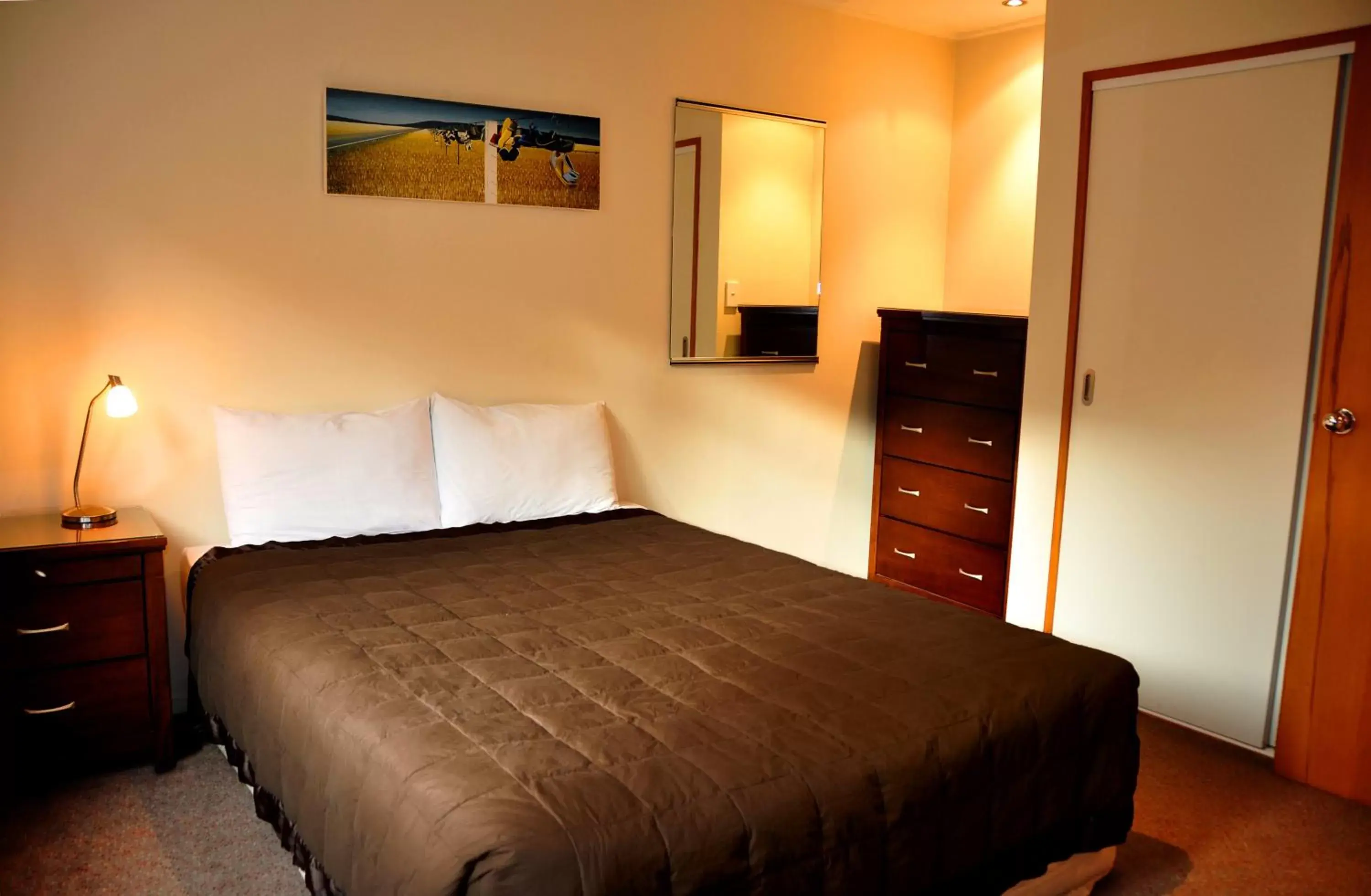 Bathroom, Bed in St James Apartments