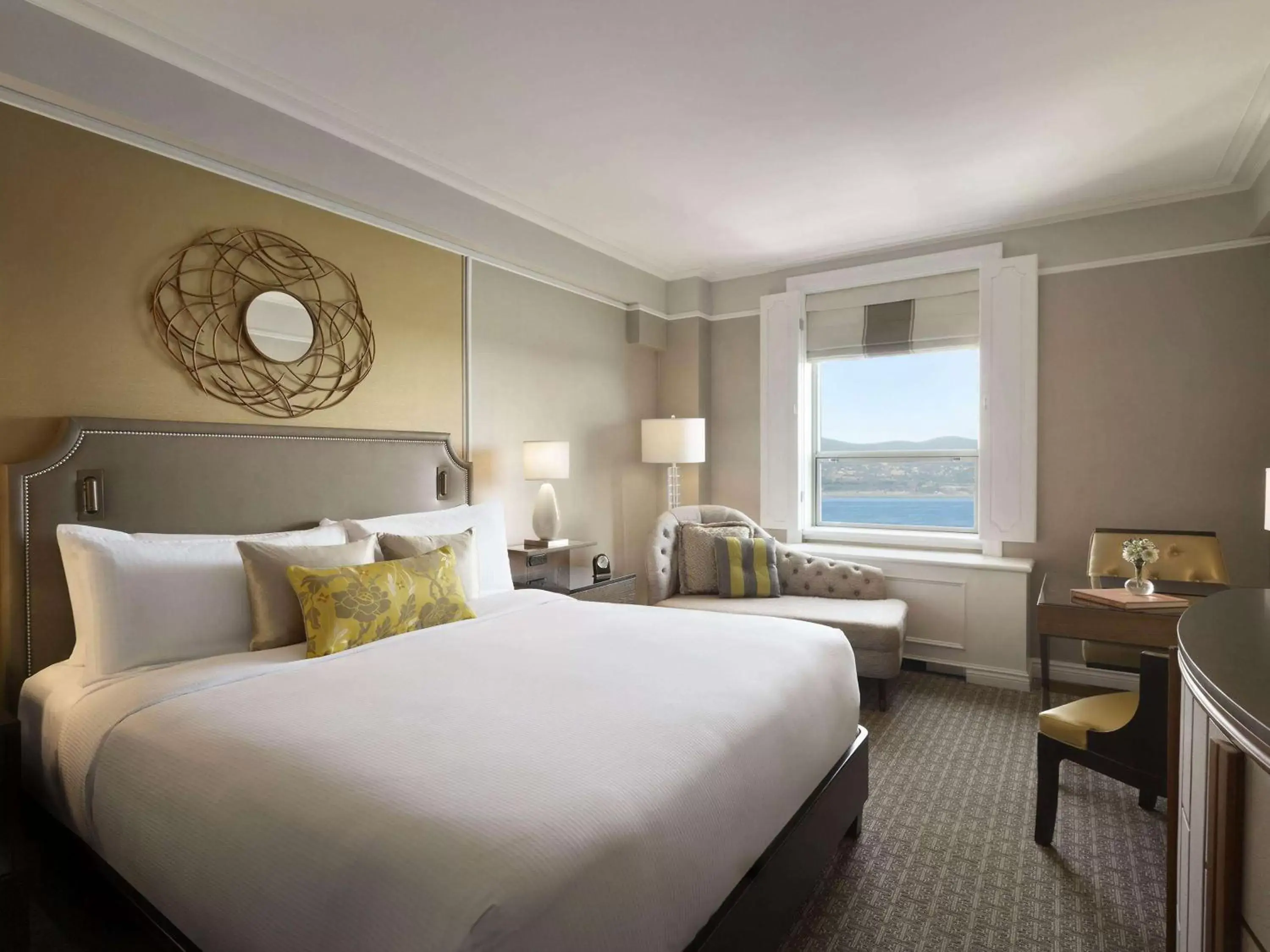 Bedroom in Fairmont Le Chateau Frontenac