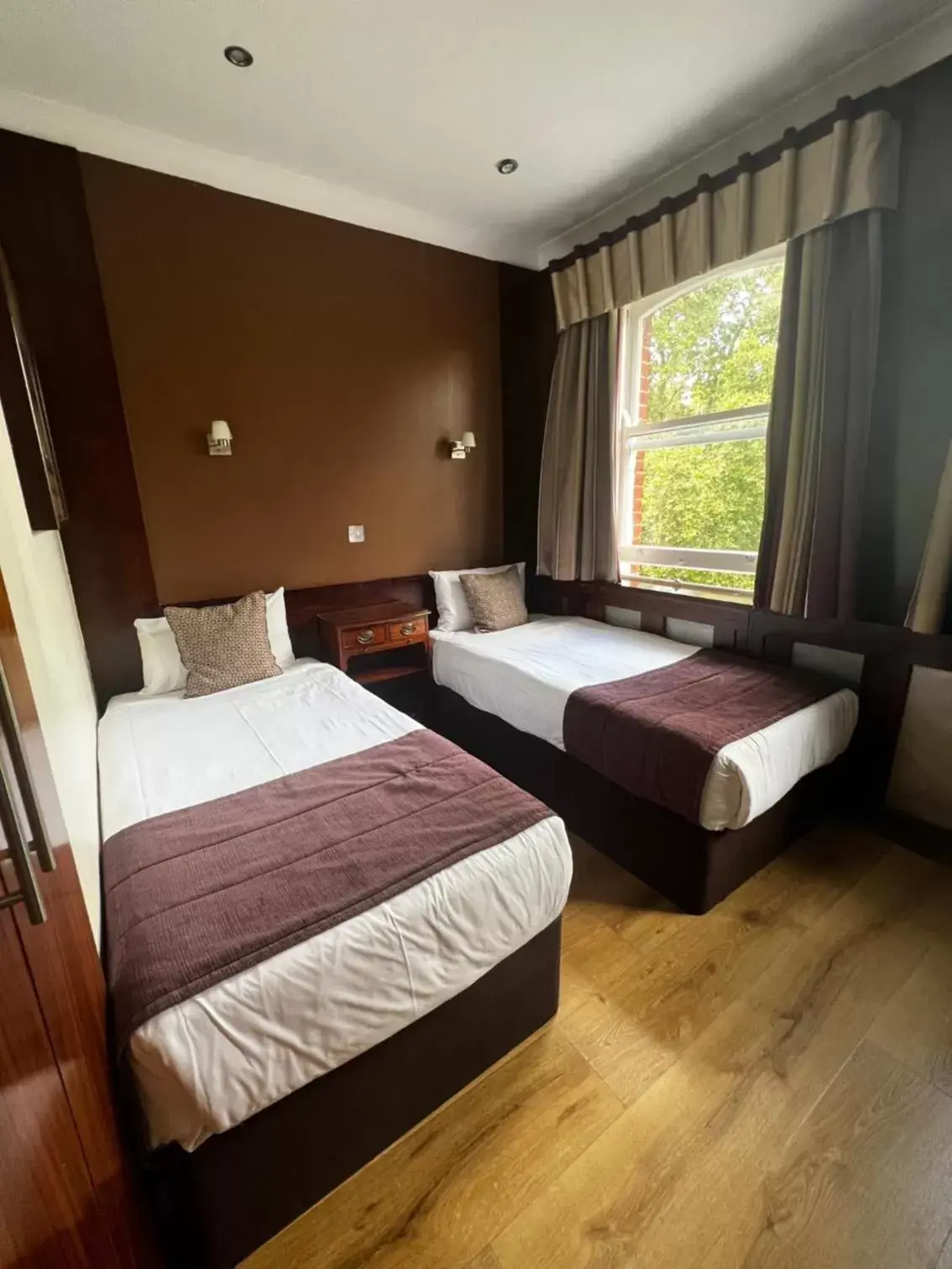 Bedroom, Bed in Garden View Hotel