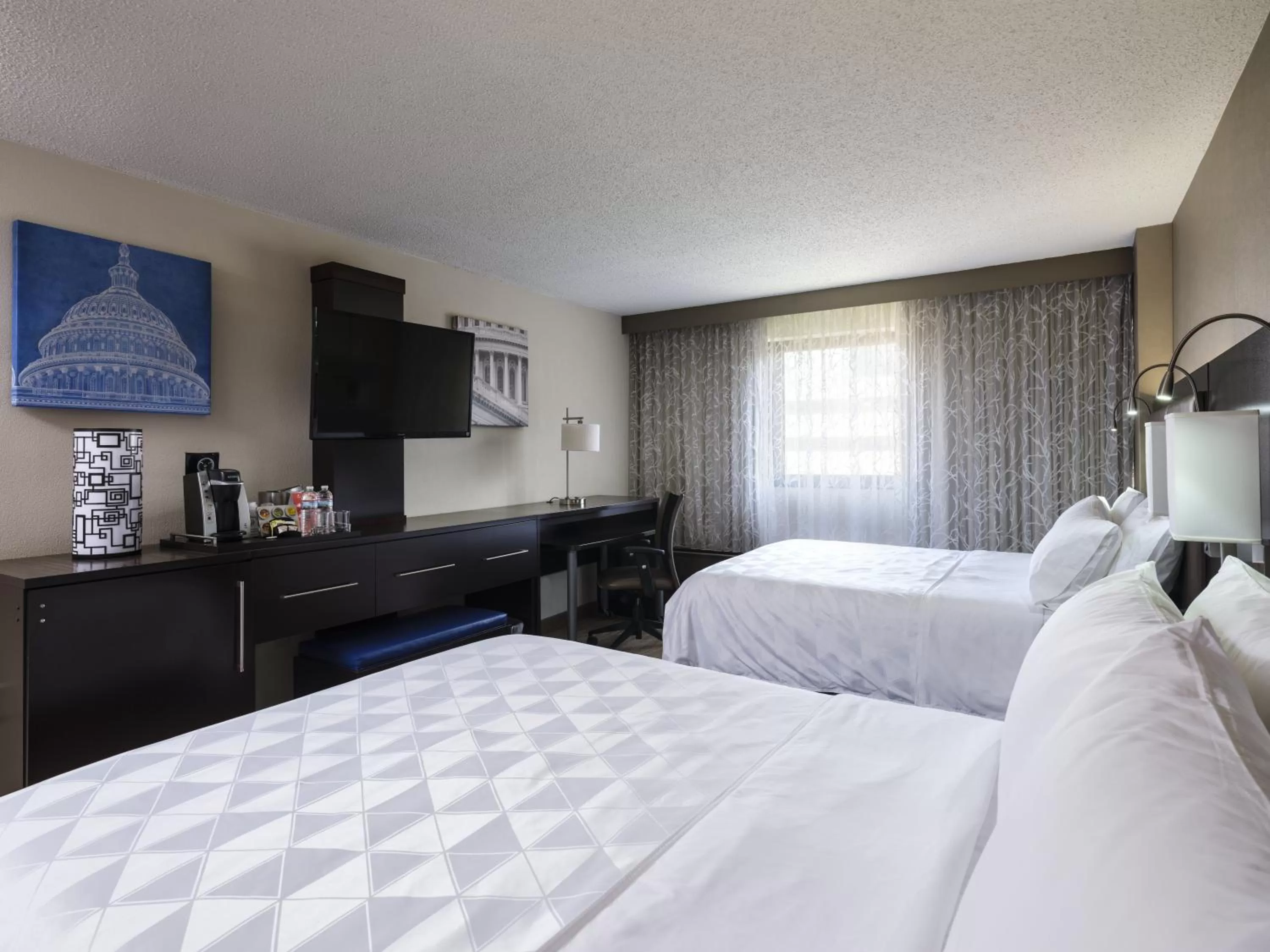 Photo of the whole room, Bed in Holiday Inn Washington Capitol-National Mall by IHG